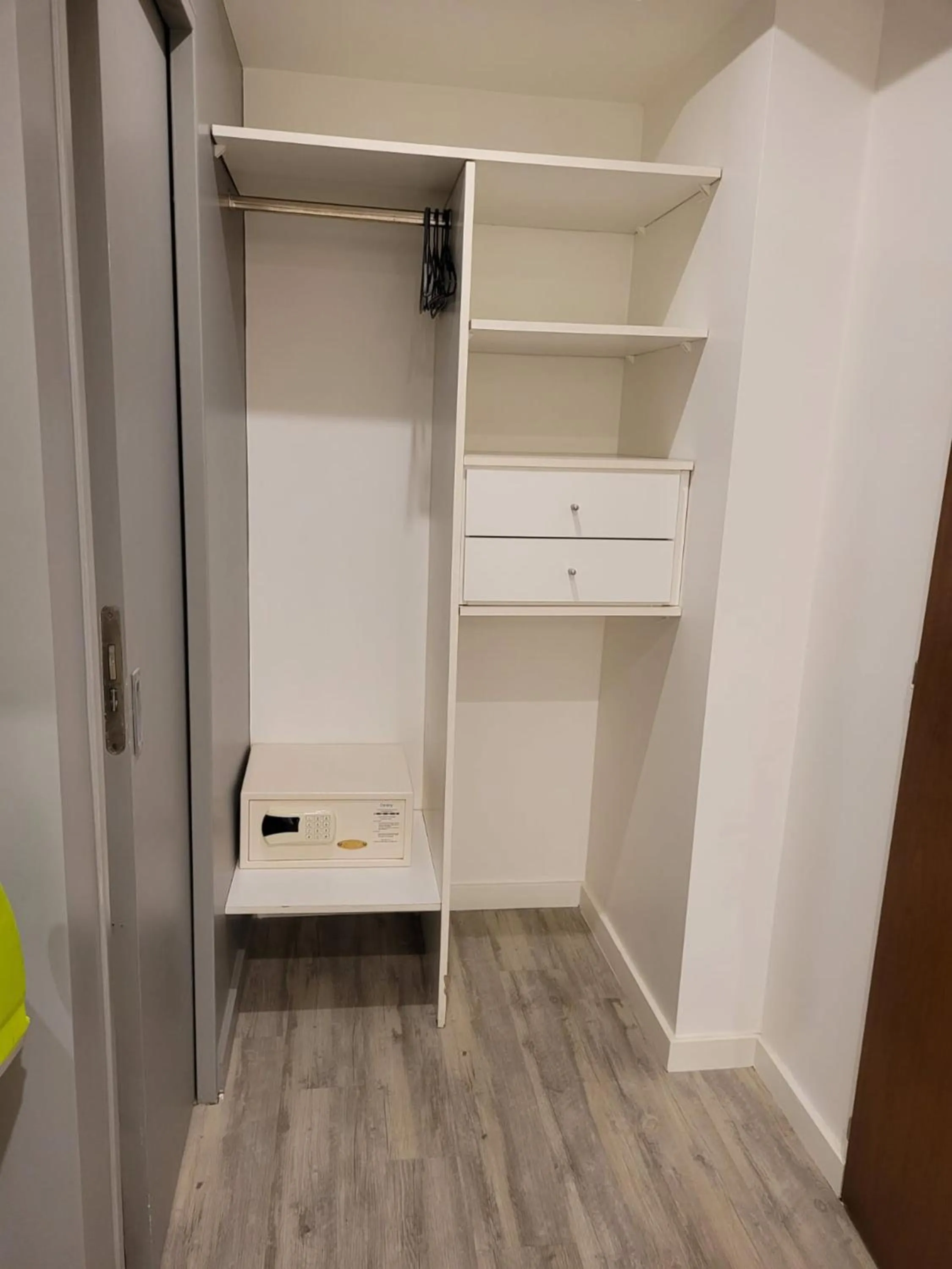 Kitchen or kitchenette in Color Botánico