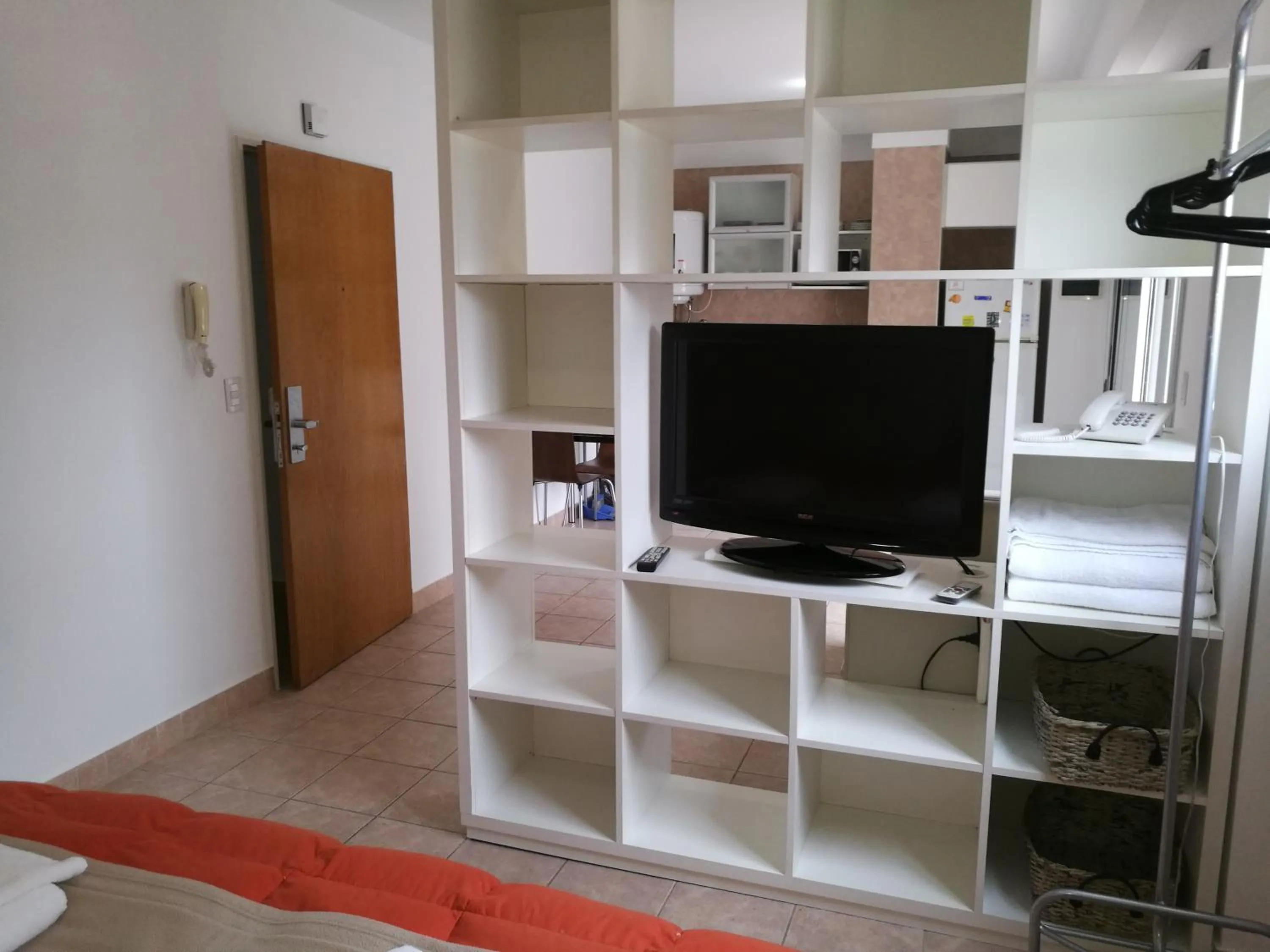 Communal lounge/ TV room in Color Botánico