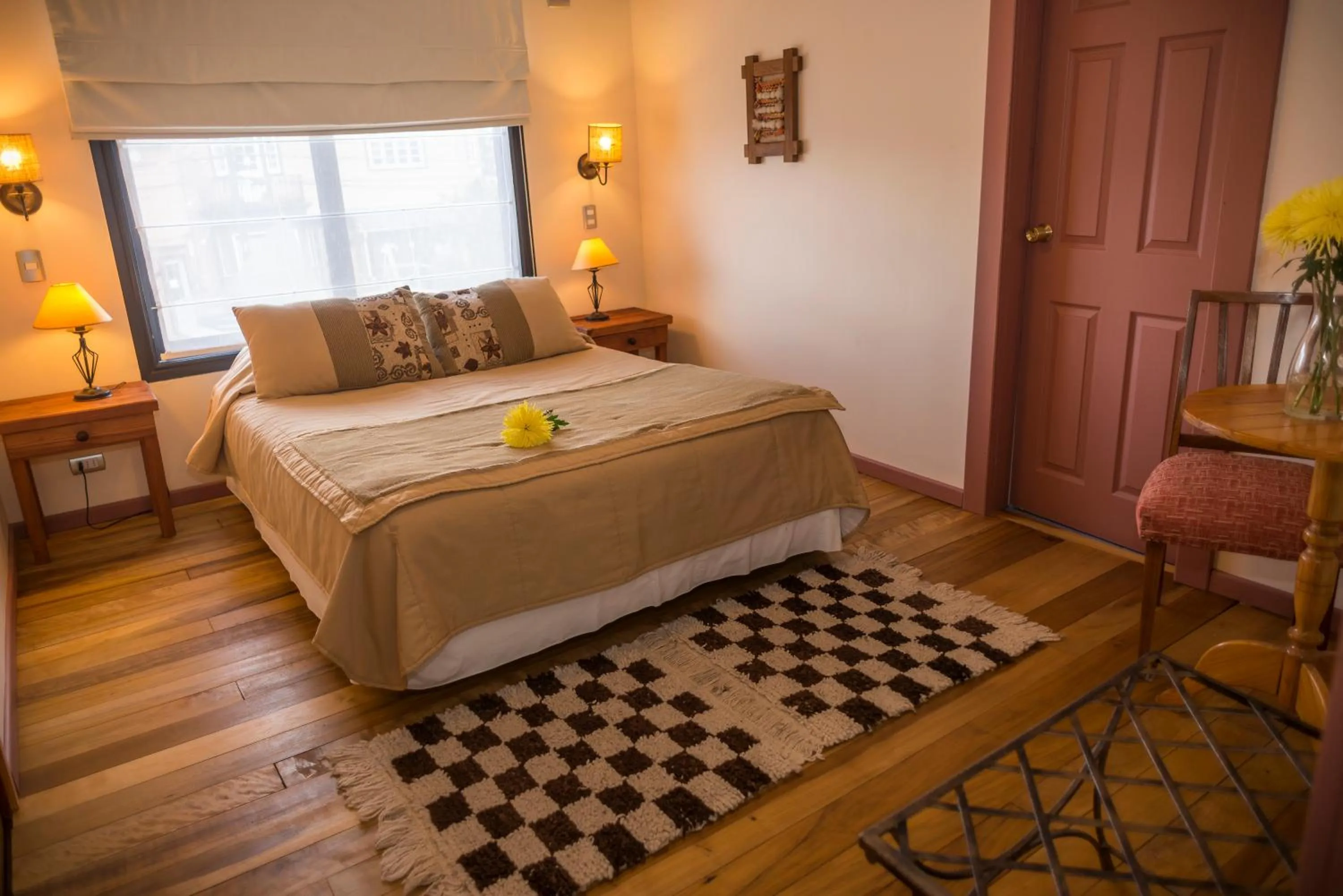 Photo of the whole room, Bed in Weisserhaus