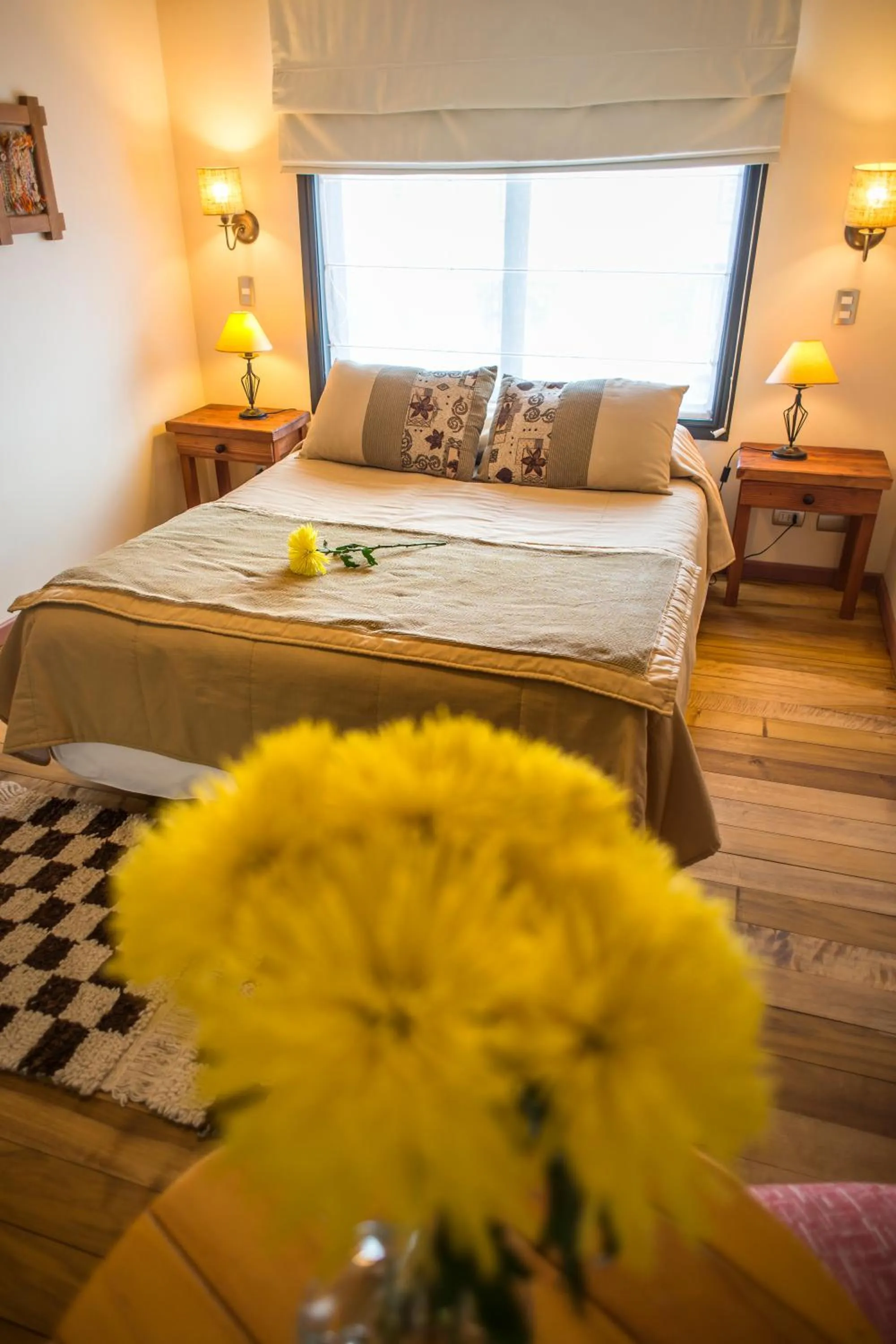 Photo of the whole room, Bed in Weisserhaus