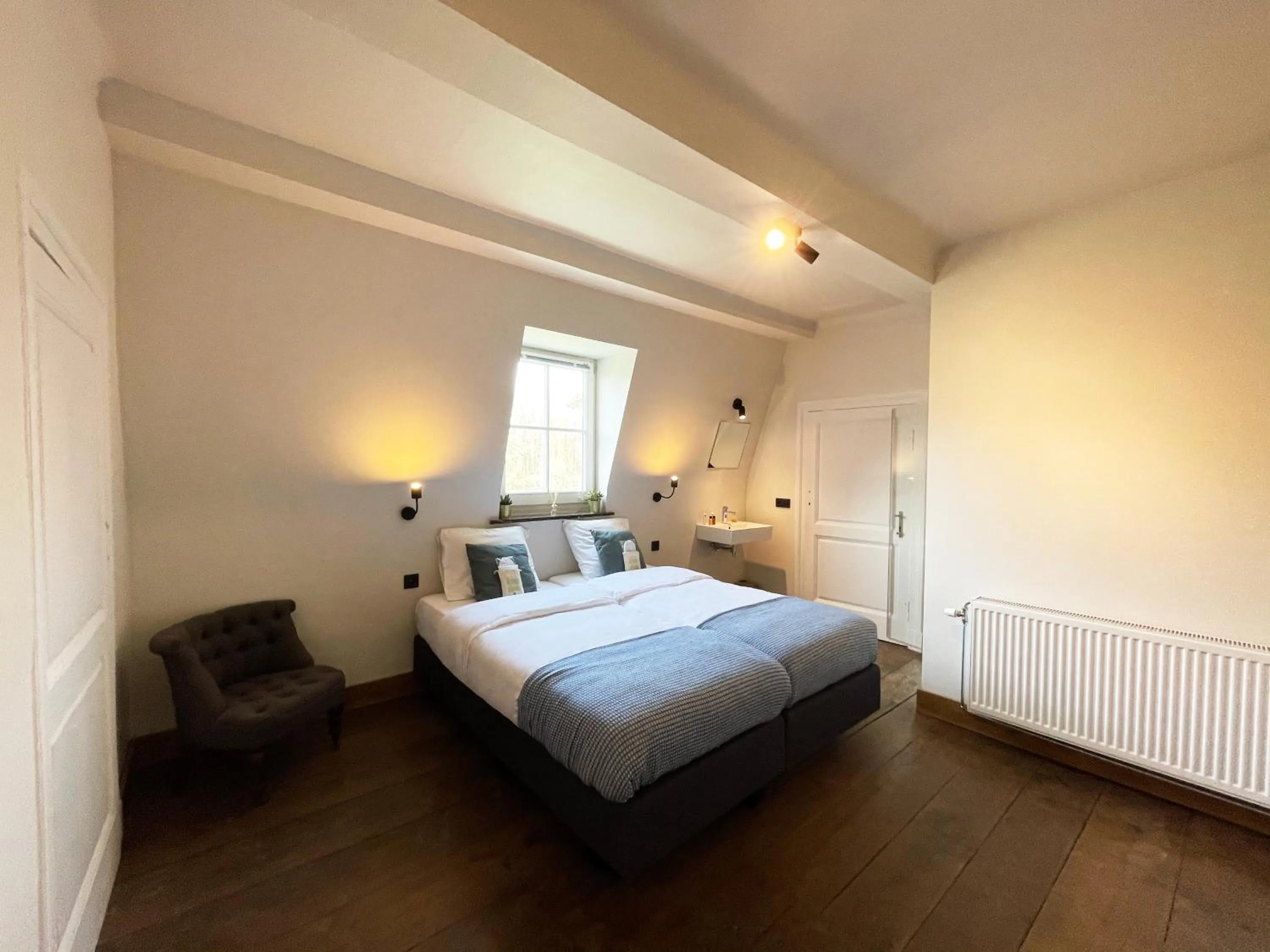Bedroom, Bed in Château de la Chapelle