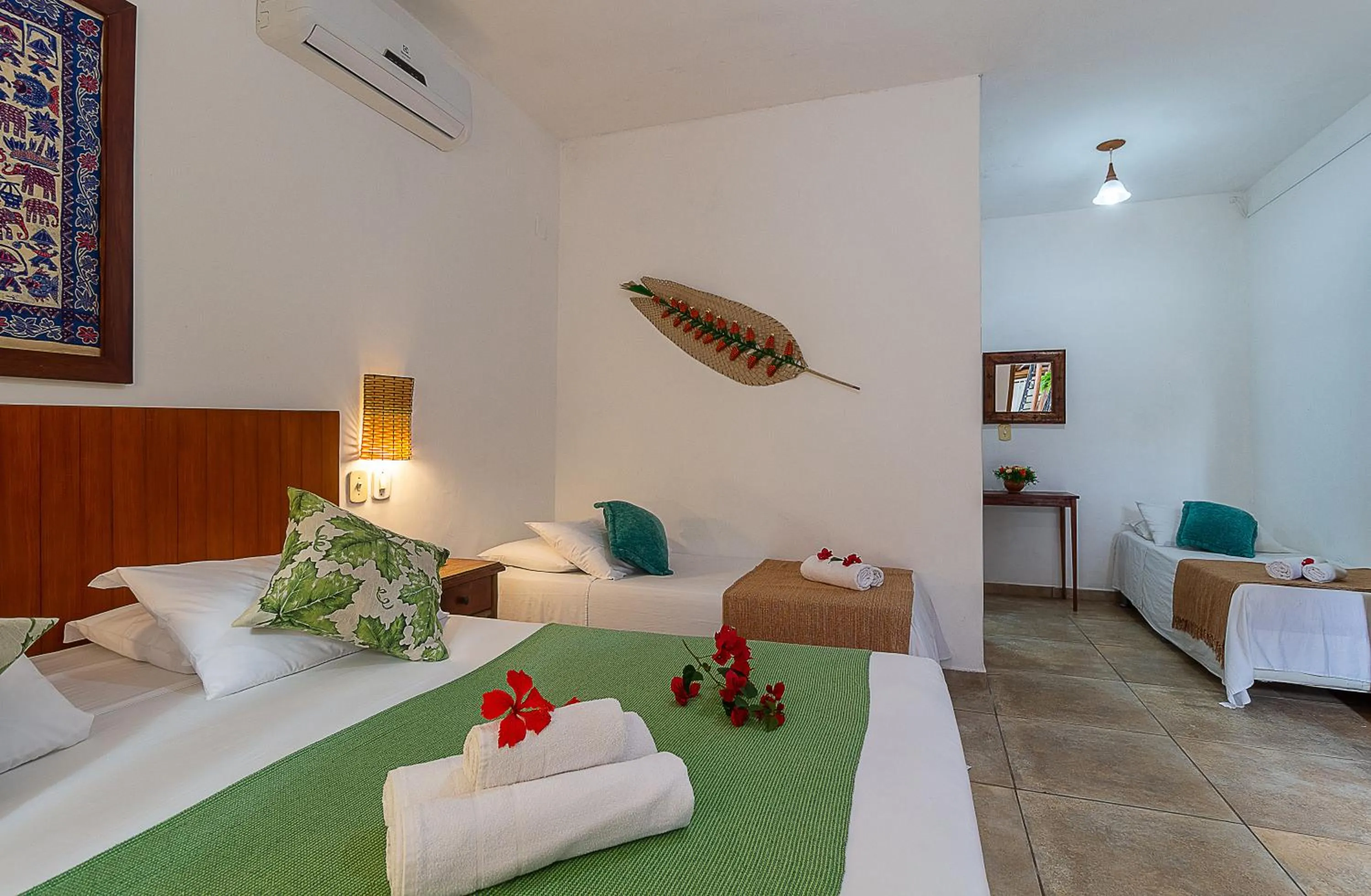 Living room, Bed in Pousada Pé na Estrada