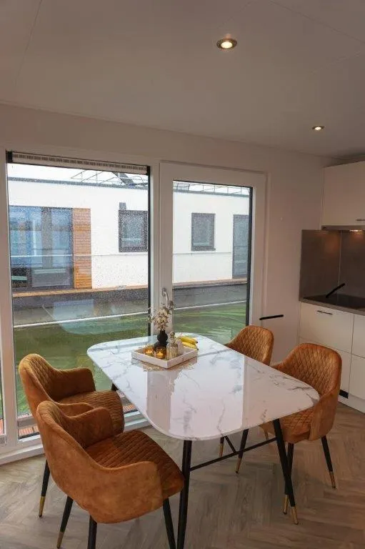 Dining area in Schwimmende Häuser im BALTIC SEA RESORT