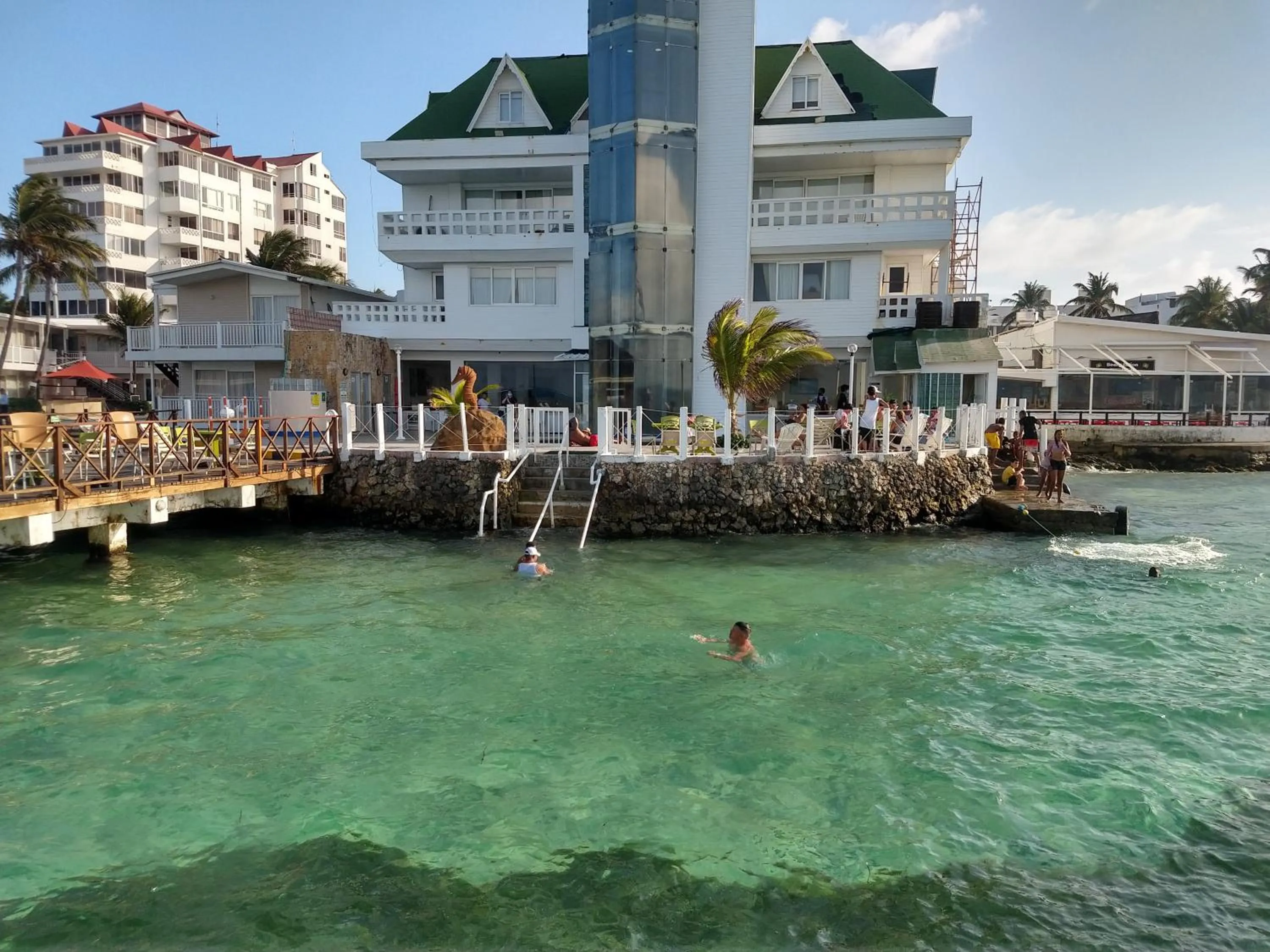 Swimming pool in Hotel Lord Pierre