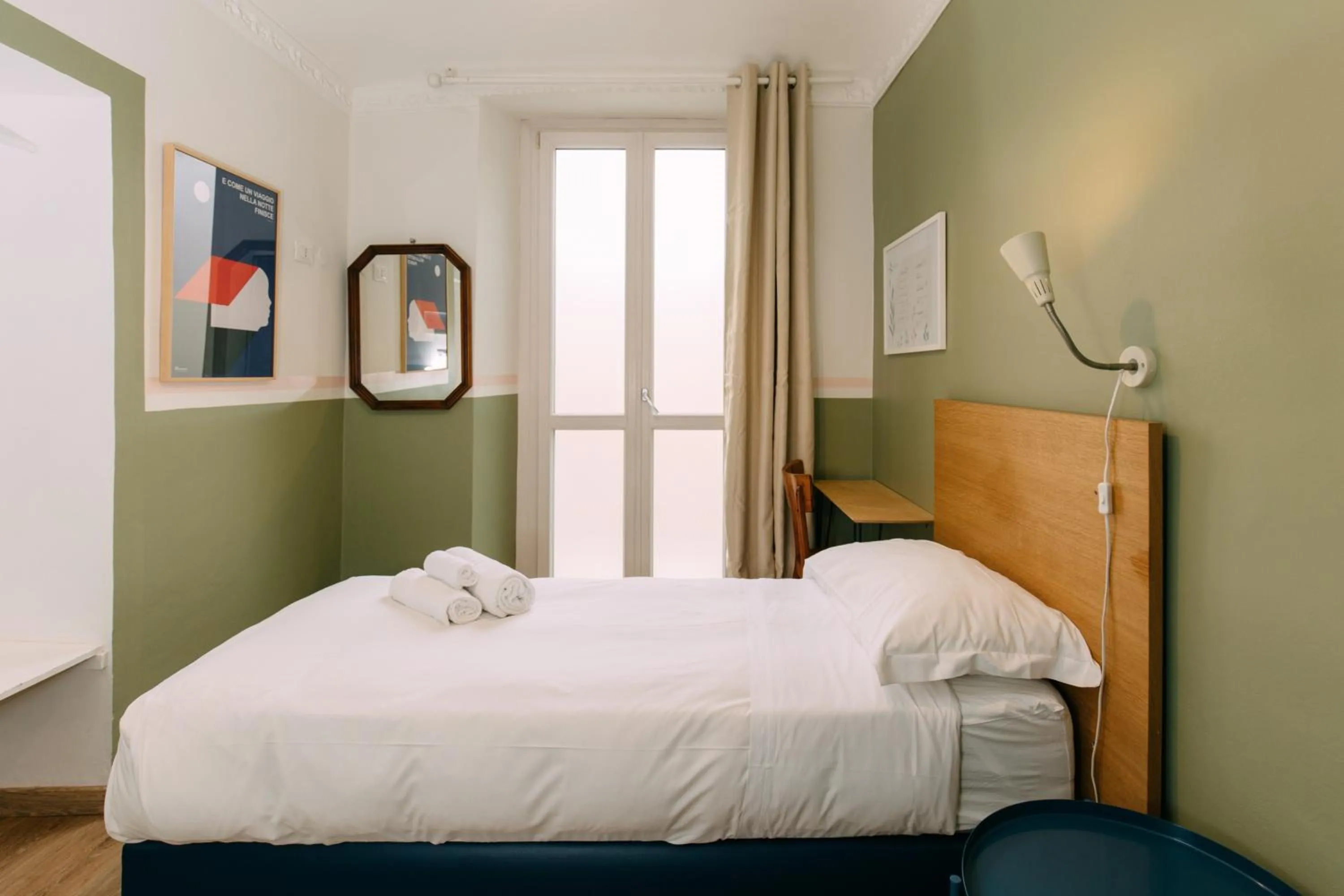 Photo of the whole room, Bed in Tomato Urban Retreat