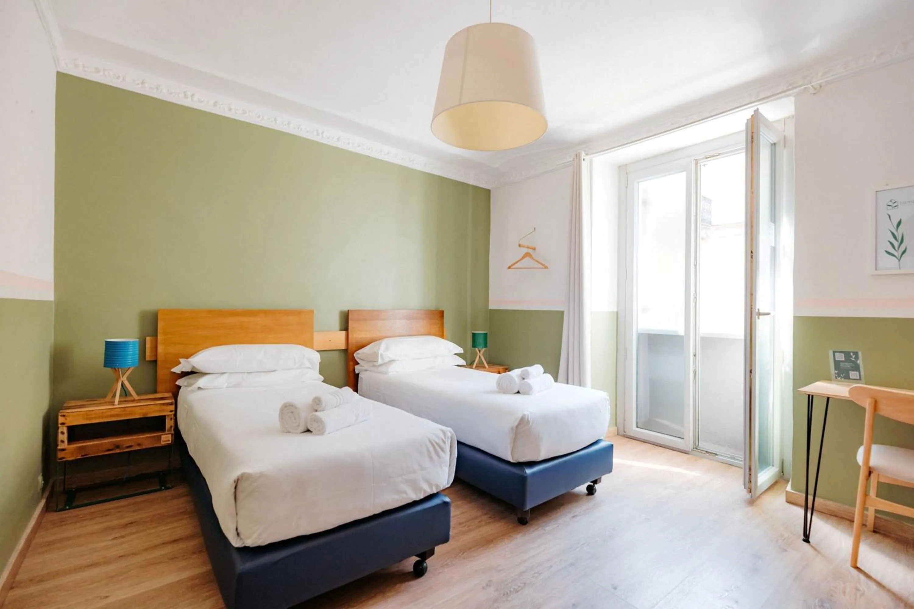 Photo of the whole room, Bed in Tomato Urban Retreat