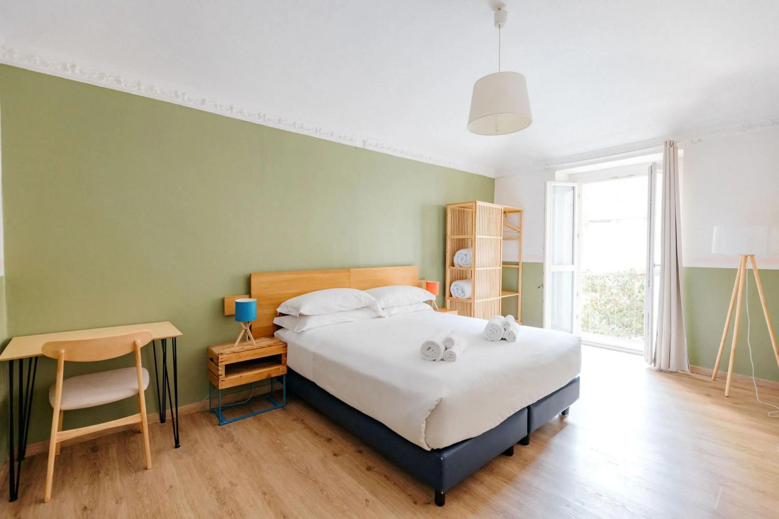 Photo of the whole room, Bed in Tomato Urban Retreat