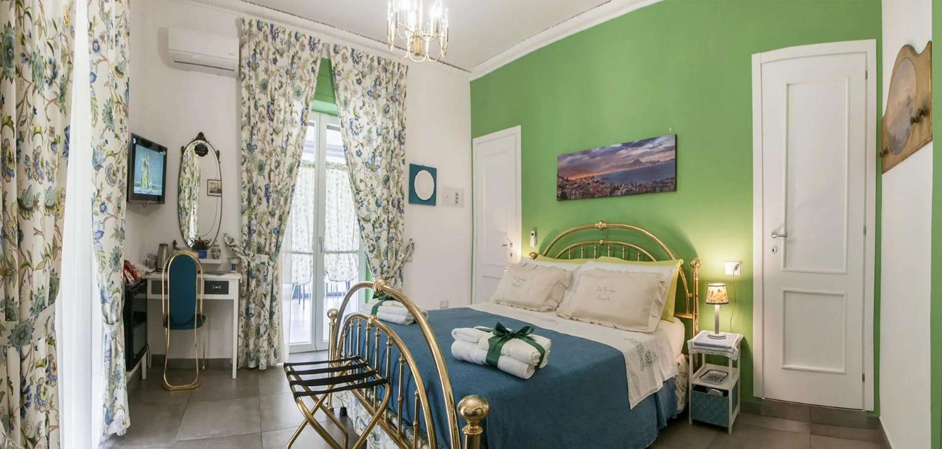 Photo of the whole room, Bed in La Terrazza ai Miracoli