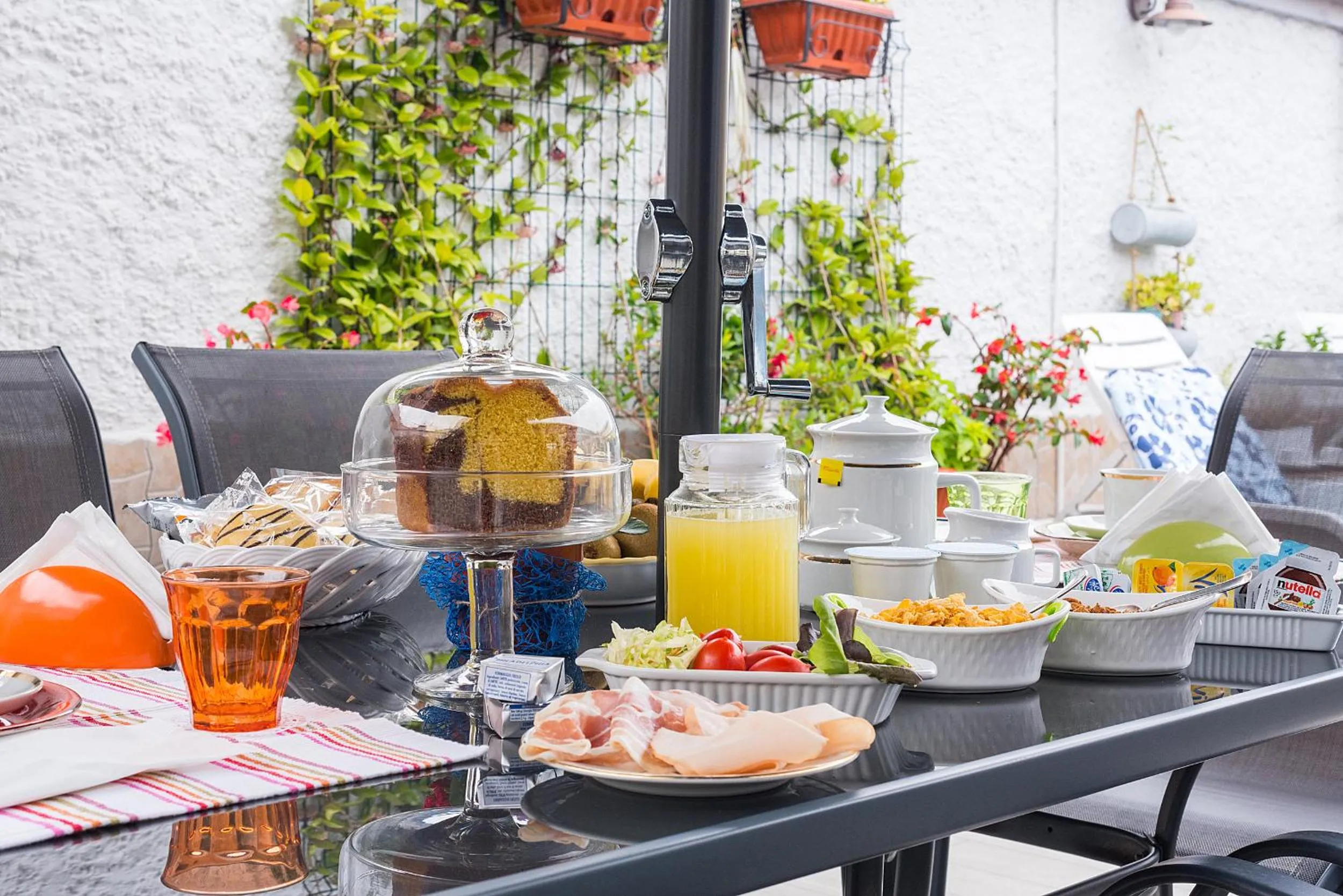 Buffet breakfast in La Terrazza ai Miracoli