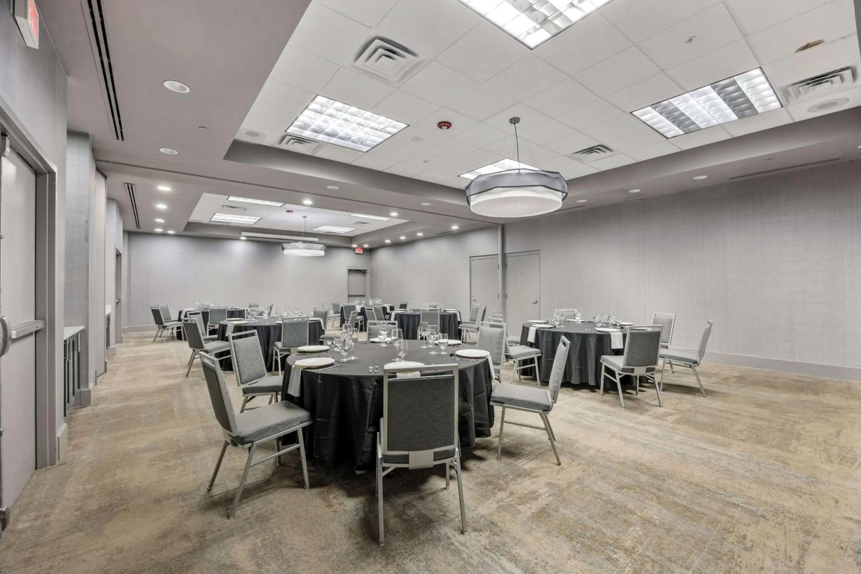 Meeting/conference room in DoubleTree Suites by Hilton Hotel Huntsville South