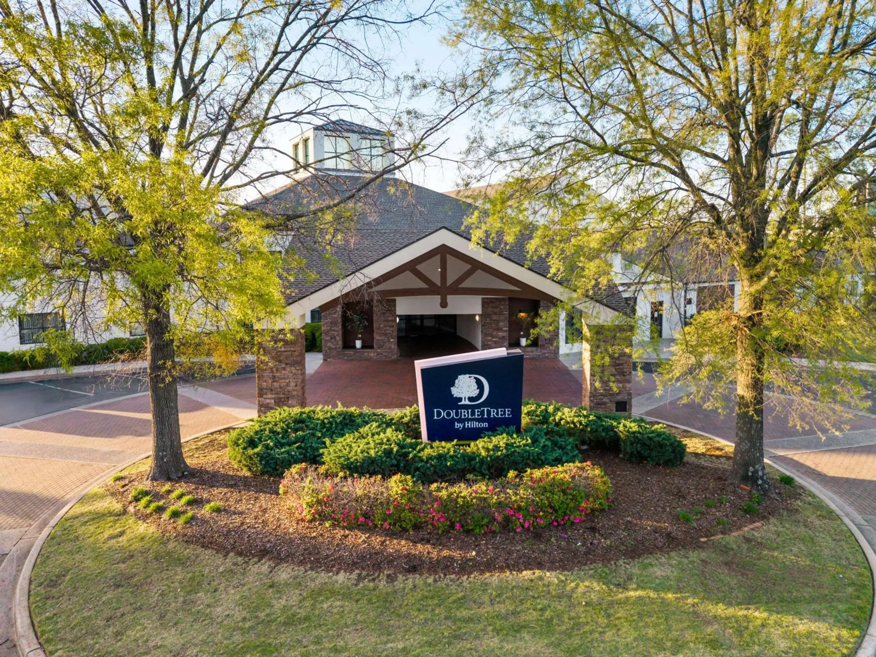 Property building in DoubleTree Suites by Hilton Hotel Huntsville South