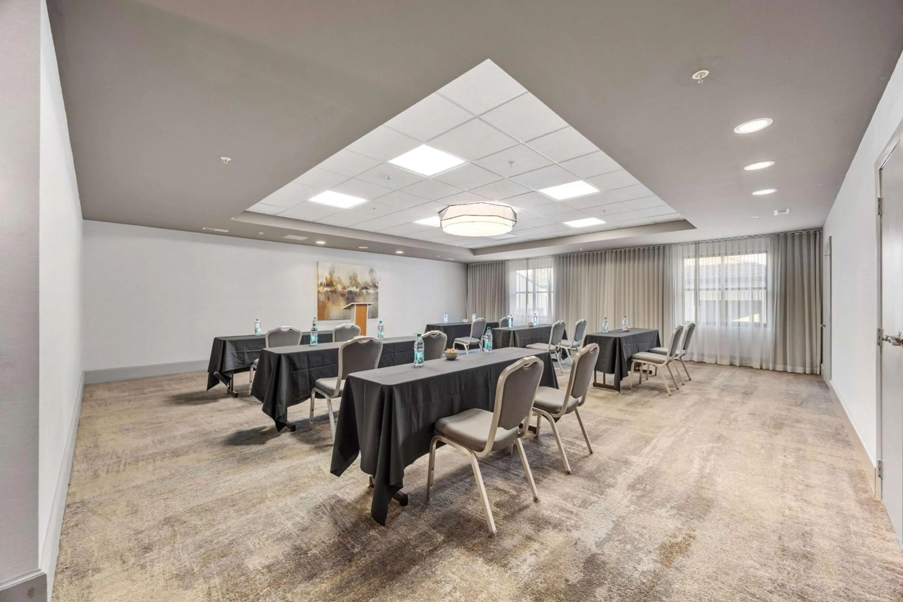 Meeting/conference room in DoubleTree Suites by Hilton Hotel Huntsville South