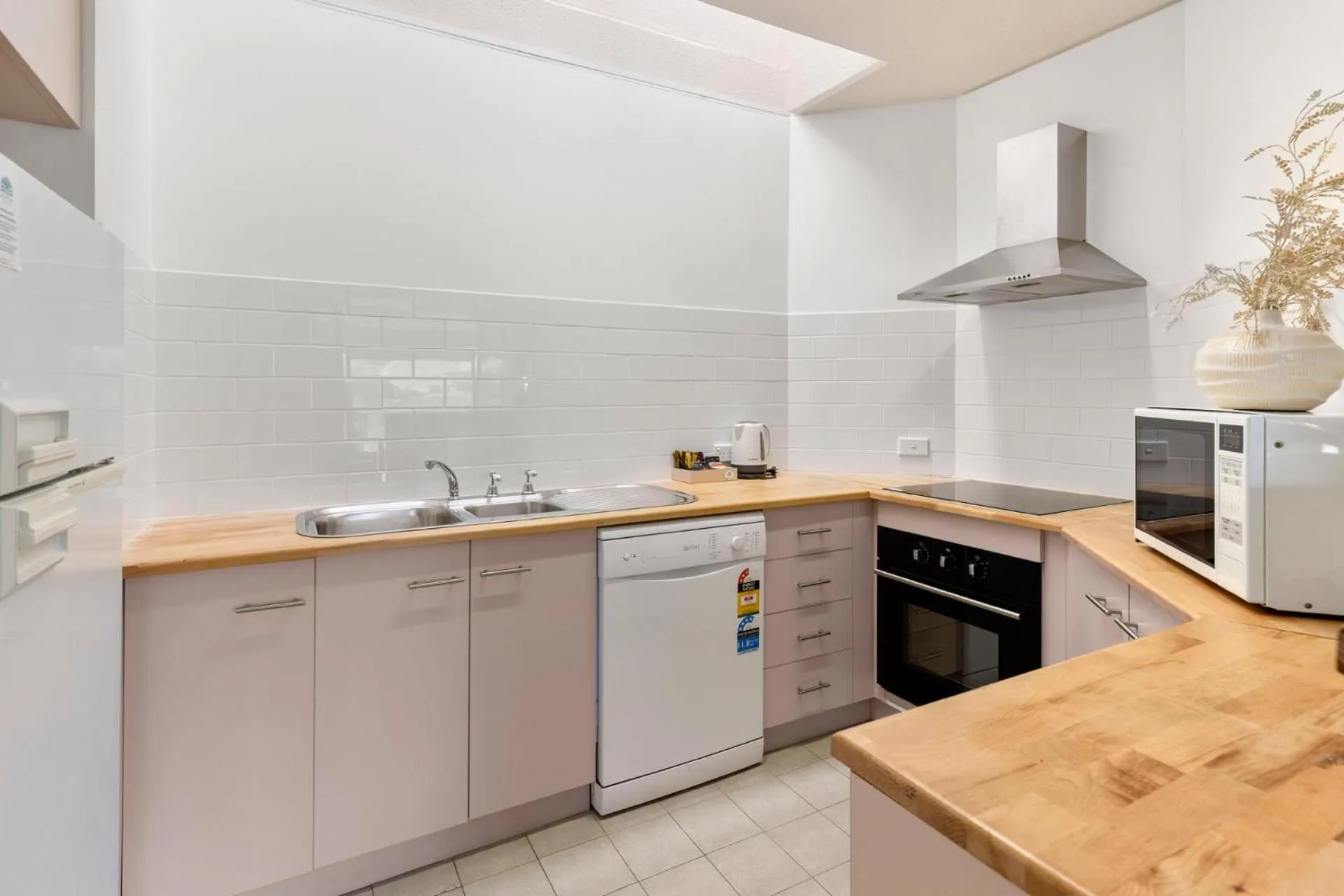 Kitchen or kitchenette in Pacific Bay Resort