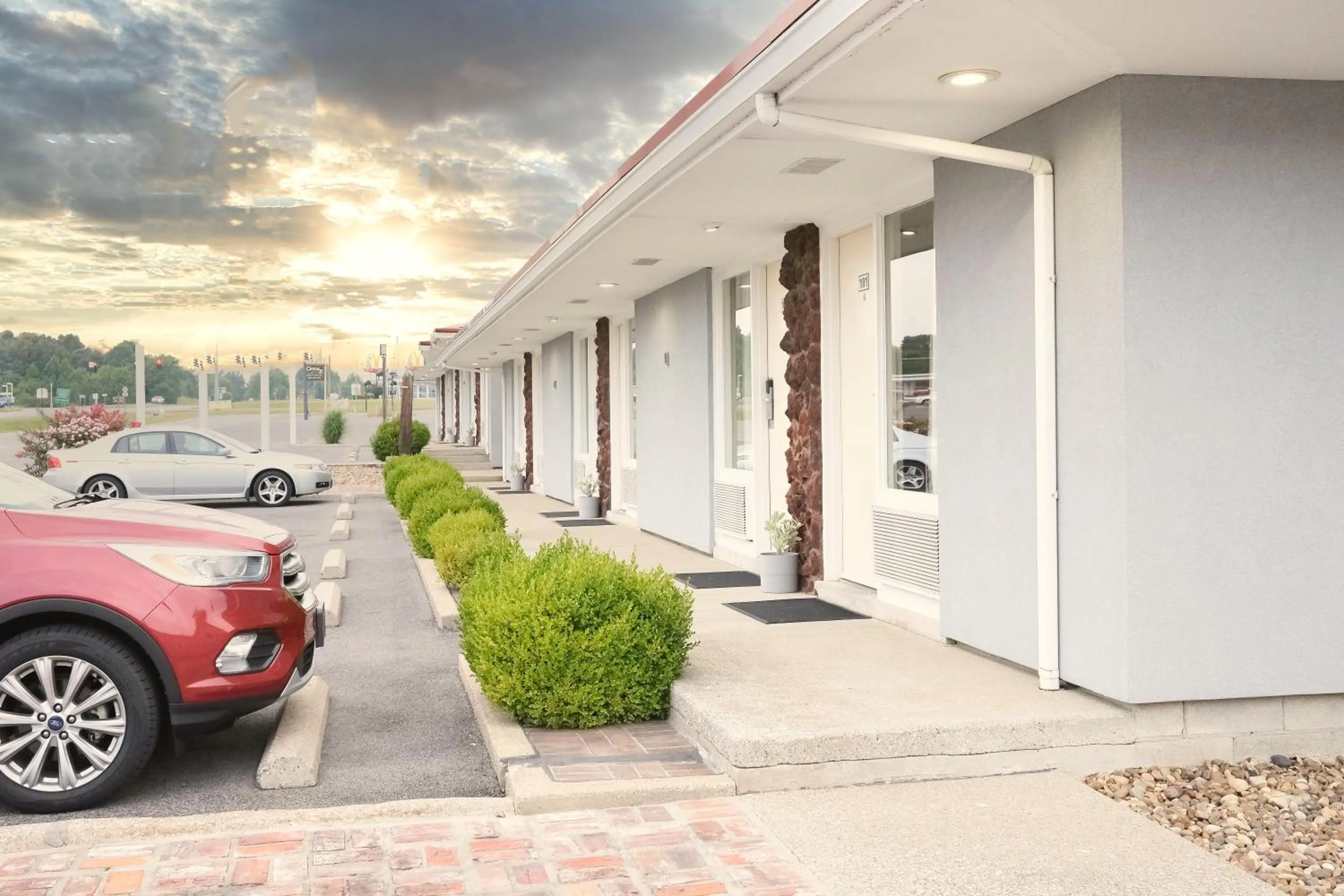 Property building in Regency Inn of Eddyville Kuttawa