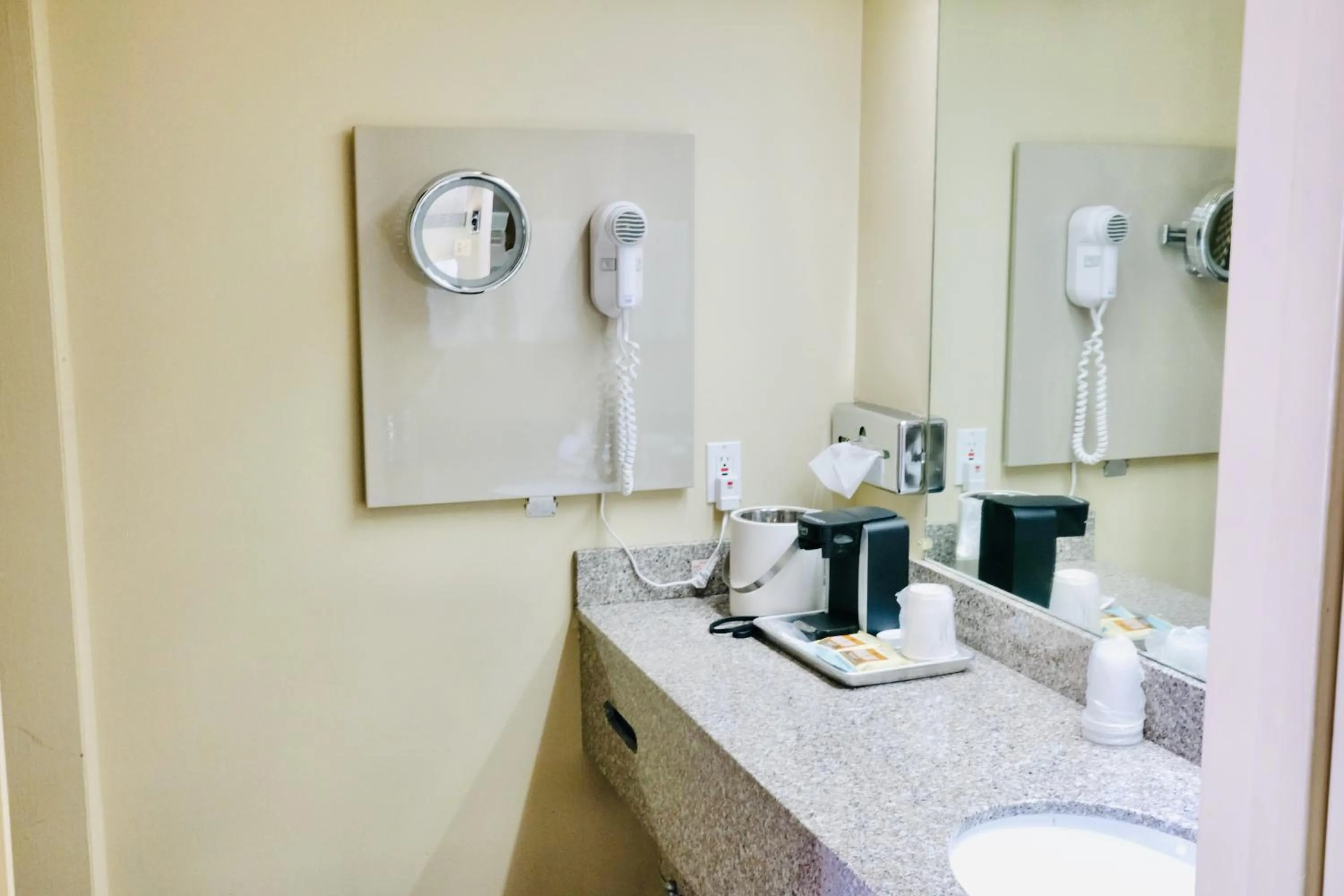 Bathroom in Regency Inn of Eddyville Kuttawa