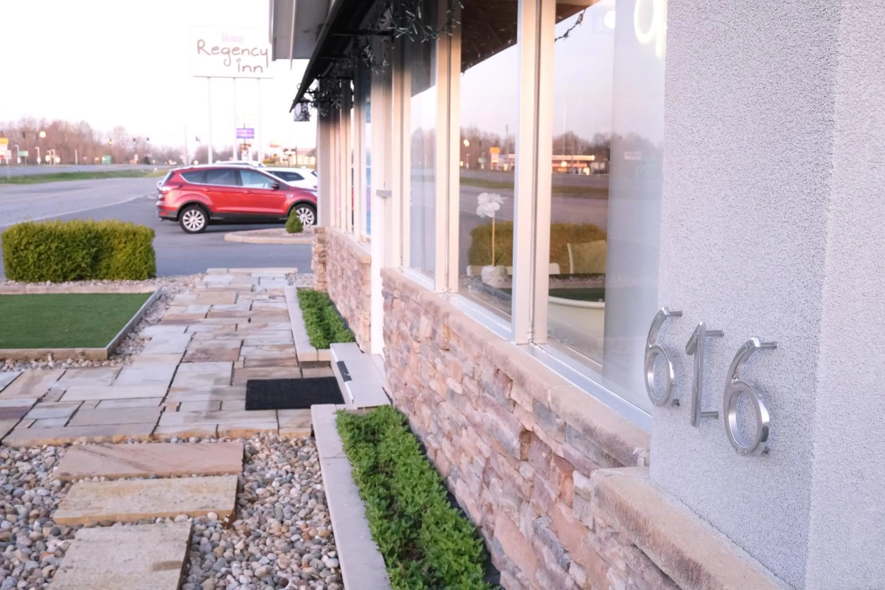 Property building in Regency Inn of Eddyville Kuttawa