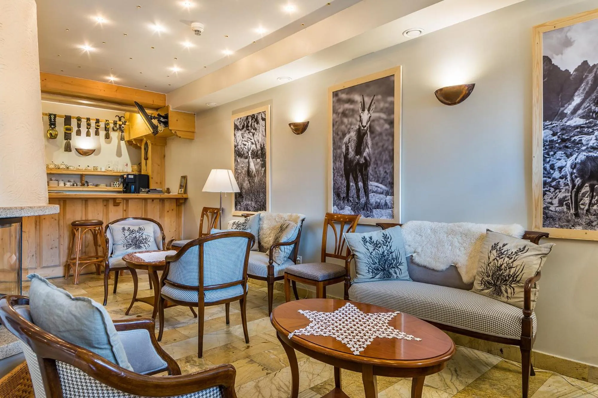 Lobby or reception in Hotel Nosalowy Dwór