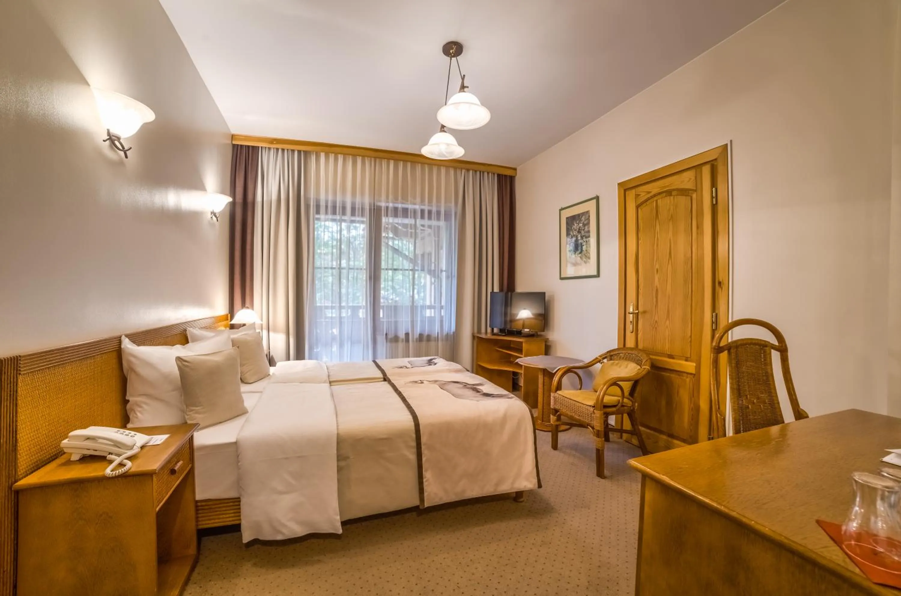 Bedroom, Bed in Hotel Nosalowy Dwór