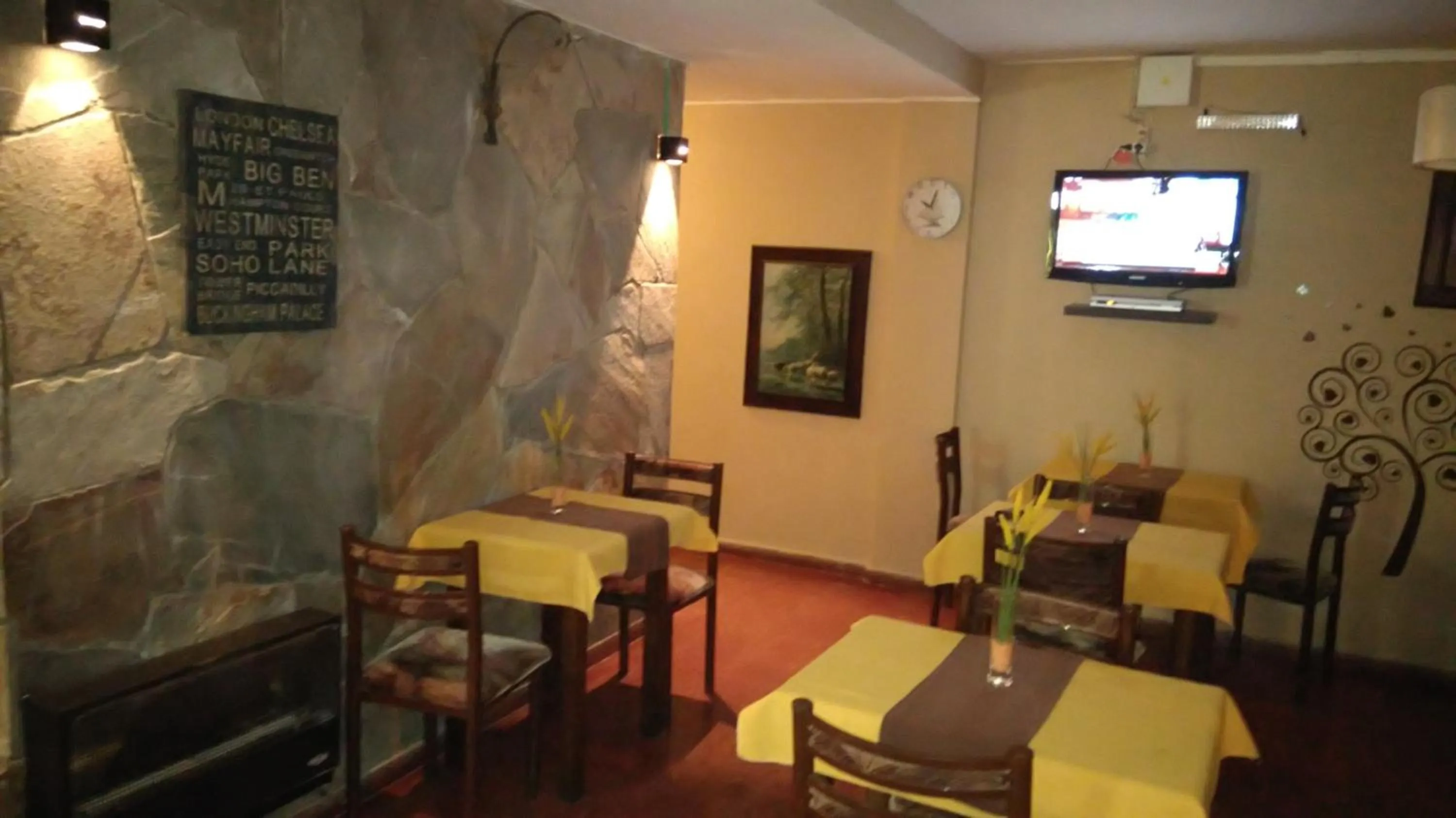 Restaurant/places to eat in Hotel Resi San Bernardo