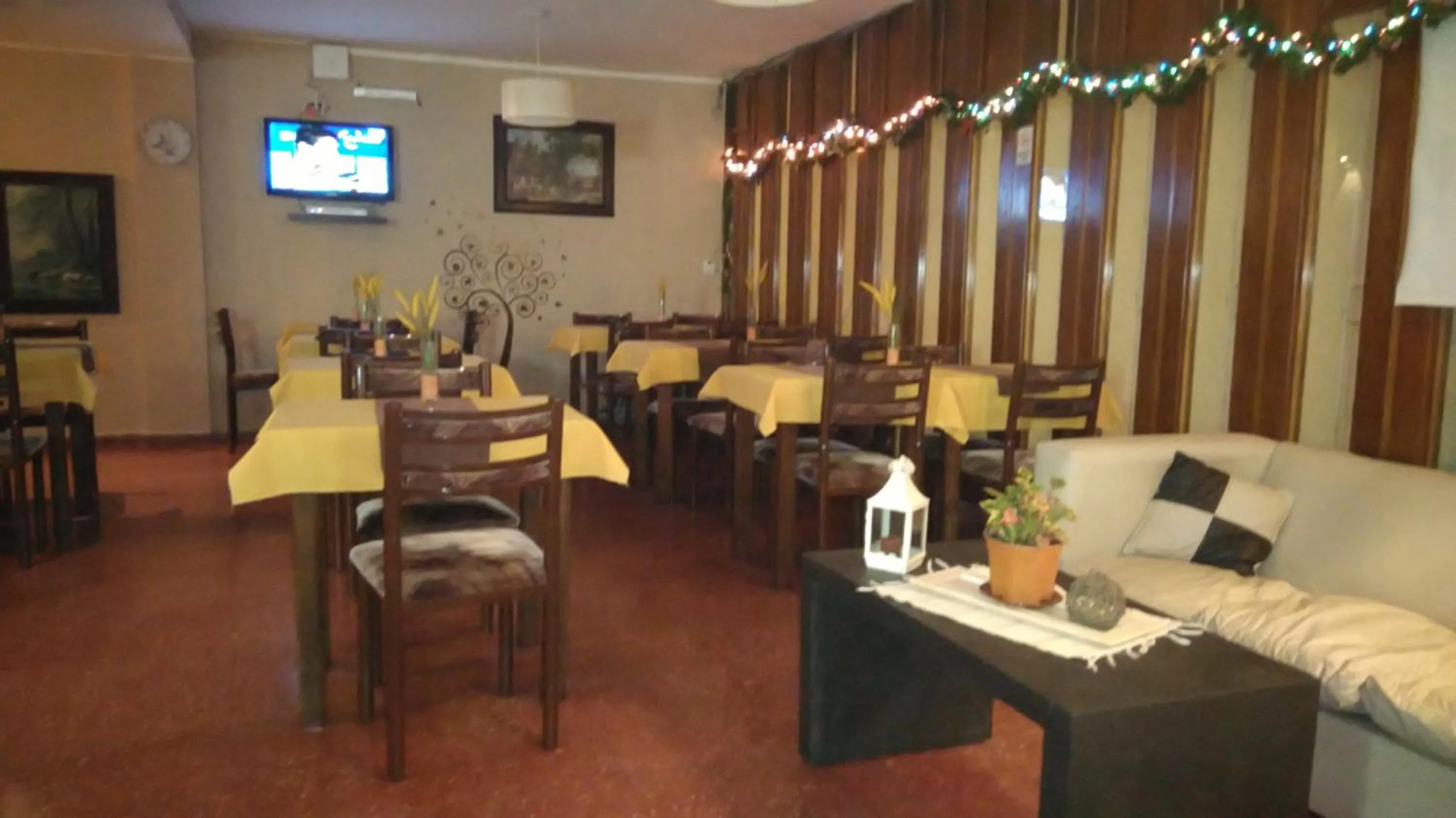 Restaurant/places to eat in Hotel Resi San Bernardo