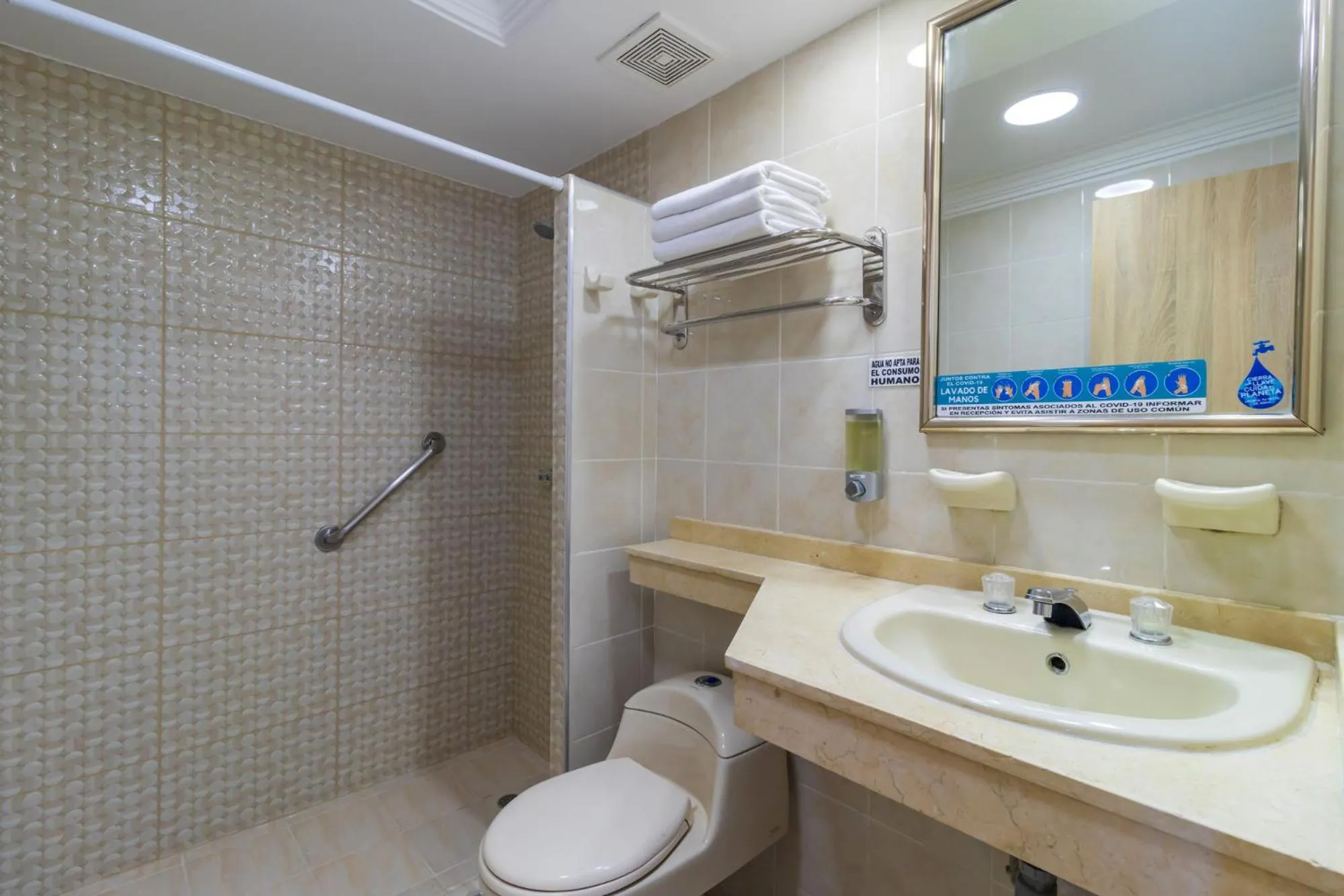 Shower in Hotel Bahia Sardina