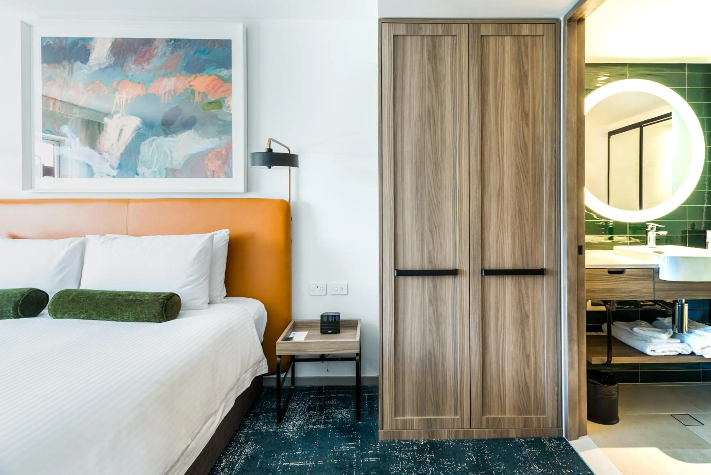 Bed in Novotel Sydney Darling Square