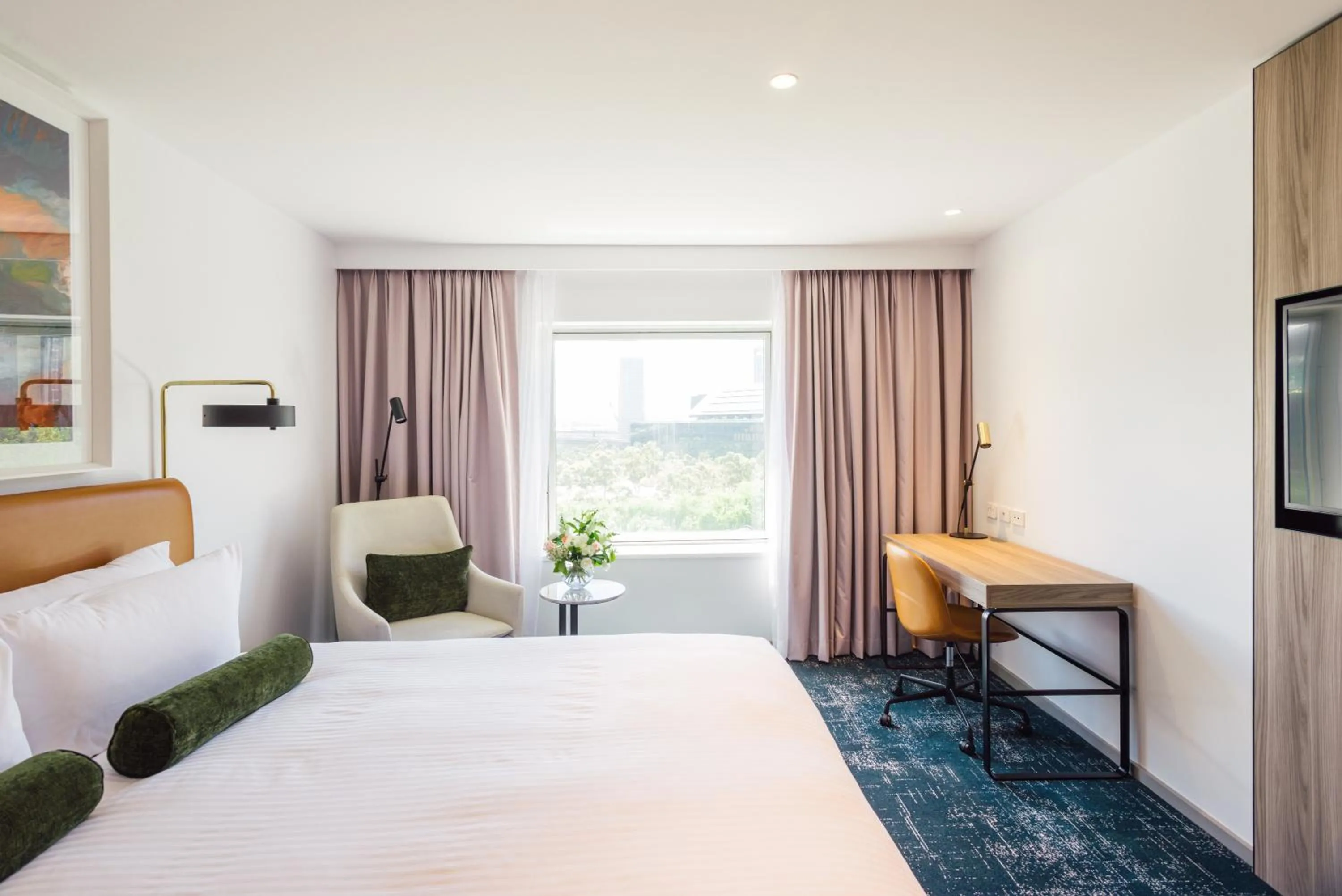 Bed in Novotel Sydney Darling Square