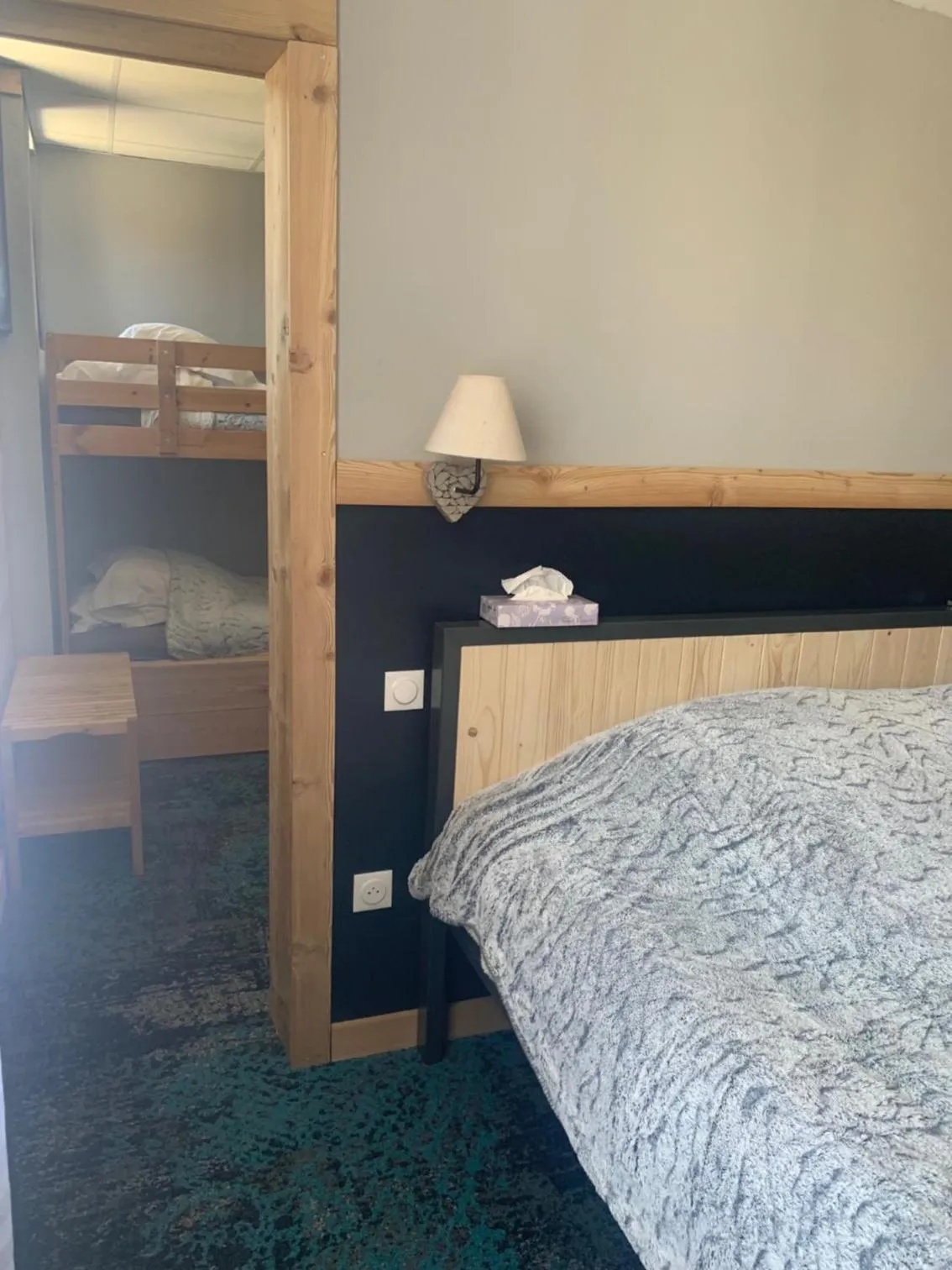 bunk bed, Bed in Hôtel l'Équipe