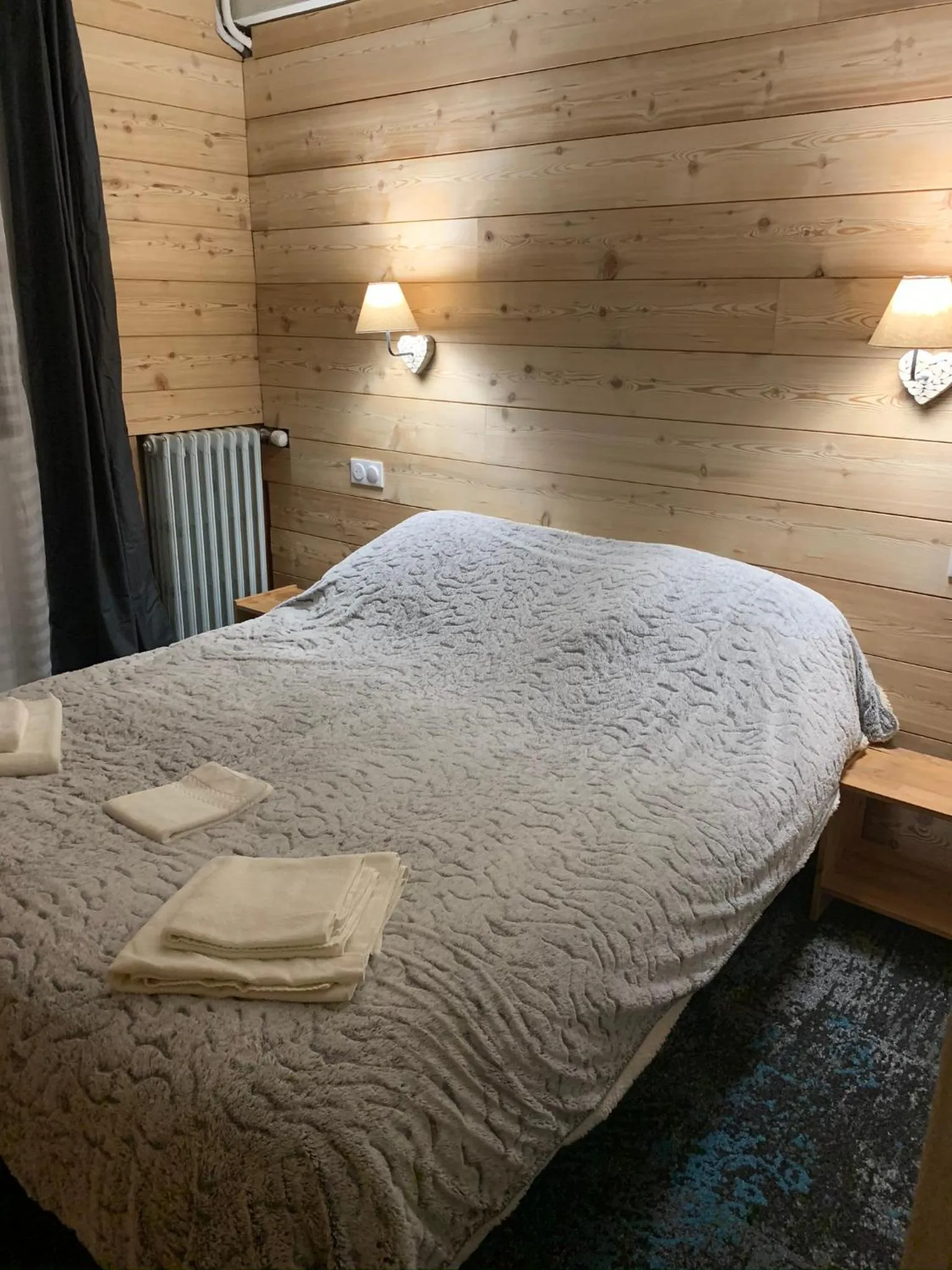 Photo of the whole room, Bed in Hôtel l'Équipe