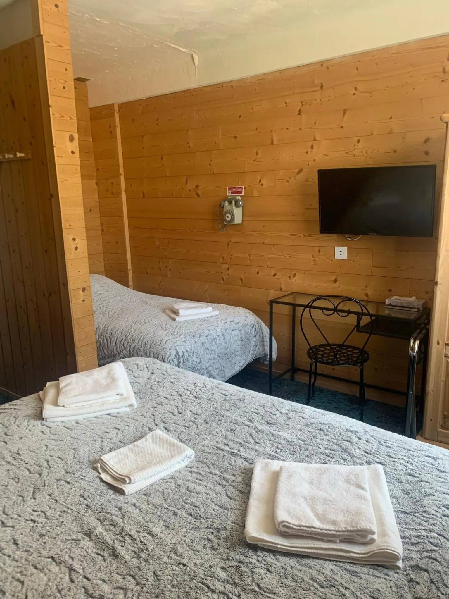 Photo of the whole room, Bed in Hôtel l'Équipe