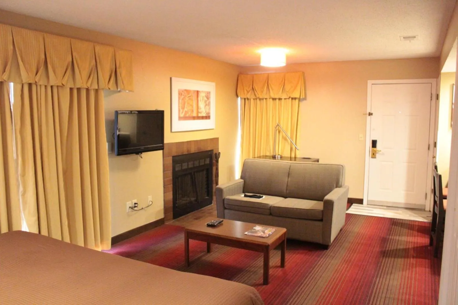 Living room, Bed in Hawthorn Extended Stay by Wyndham Wichita