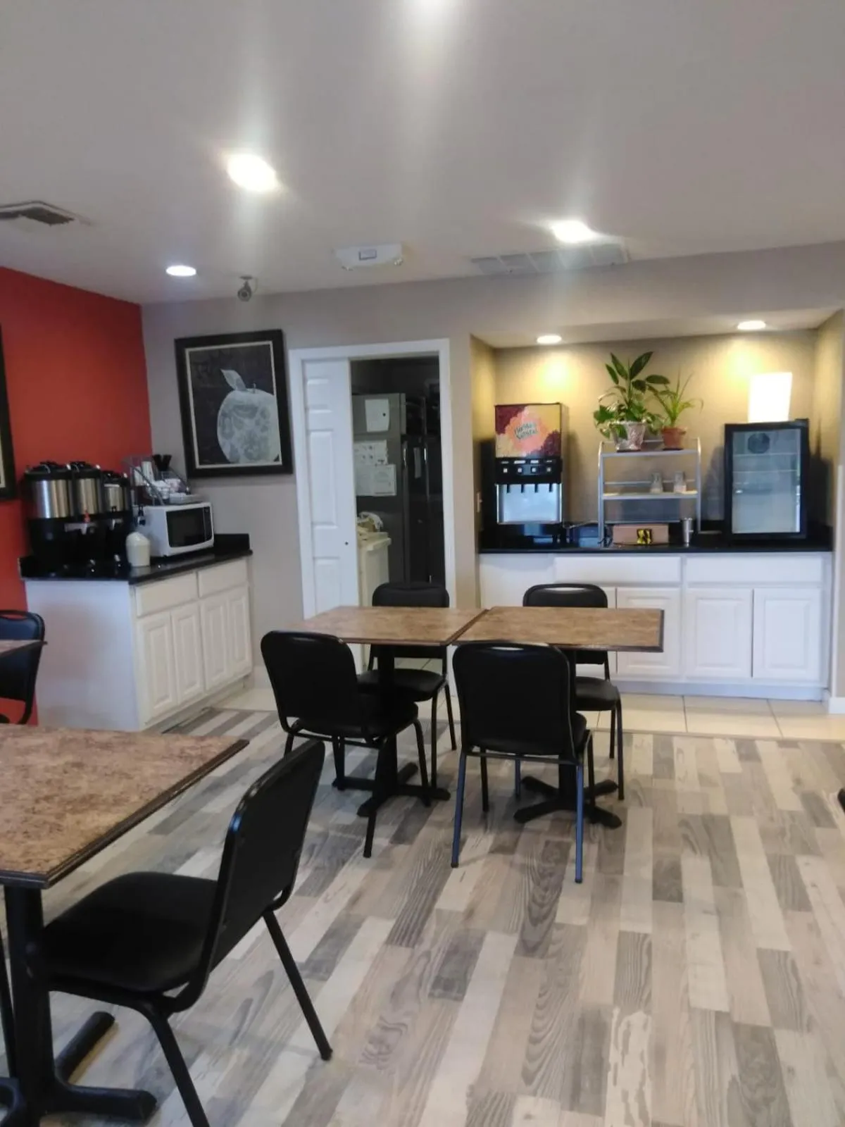 Breakfast in Hawthorn Extended Stay by Wyndham Wichita