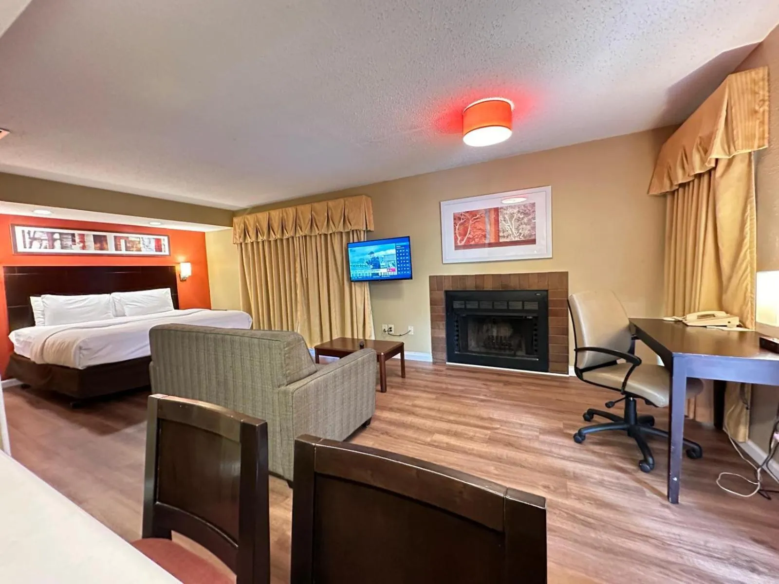 Communal lounge/ TV room, Bed in Hawthorn Extended Stay by Wyndham Wichita