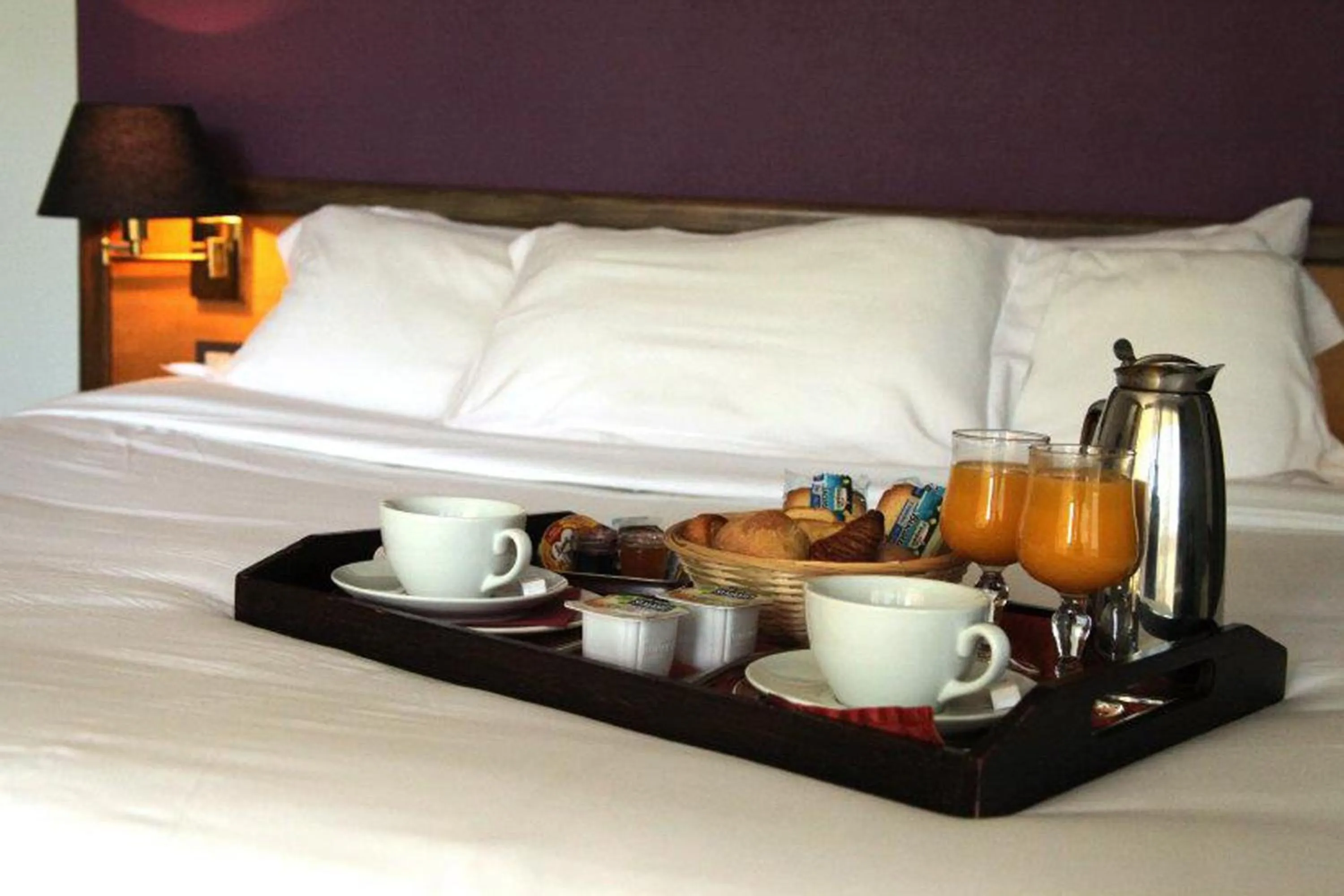 Bed in Hôtel de la Pointe de Mousterlin