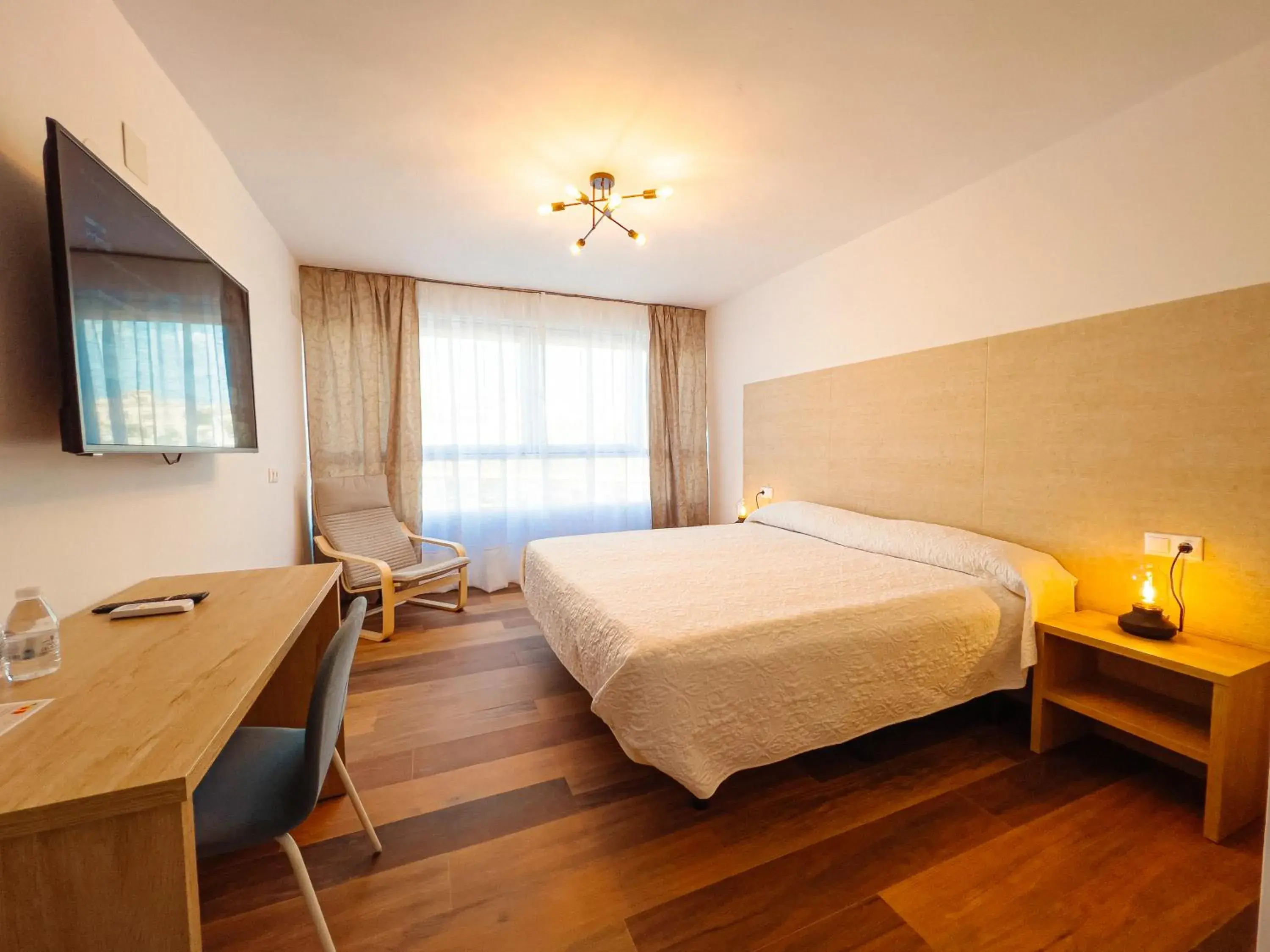 Deluxe Double Room with Bath in Hotel Sorbas Deluxe Double Room with Bath in Hotel Sorbas