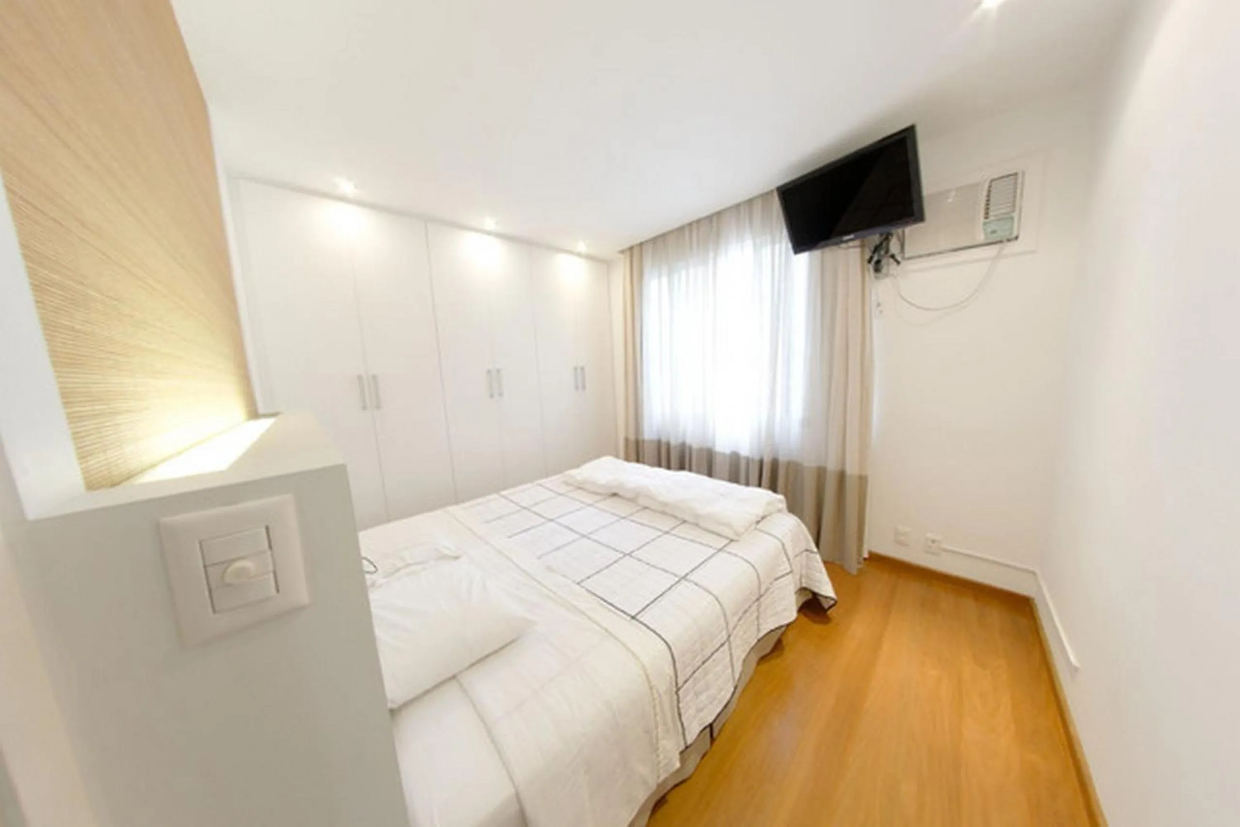 Bedroom, Bed in Leblon House Cupertino perto da praia portaria 24 h garagem ar condicionado e lava seca roupas