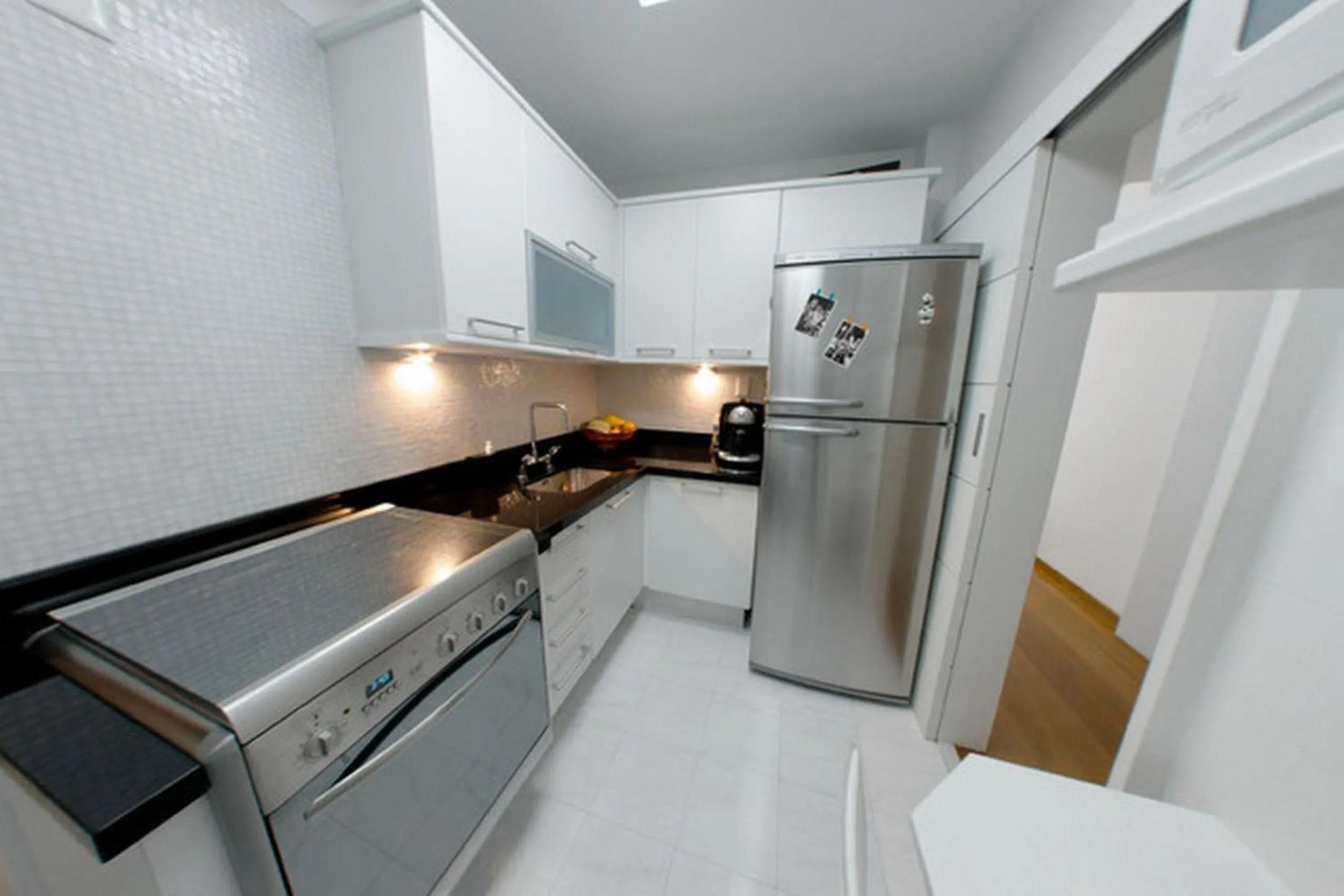 Kitchen or kitchenette in Leblon House Cupertino perto da praia portaria 24 h garagem ar condicionado e lava seca roupas