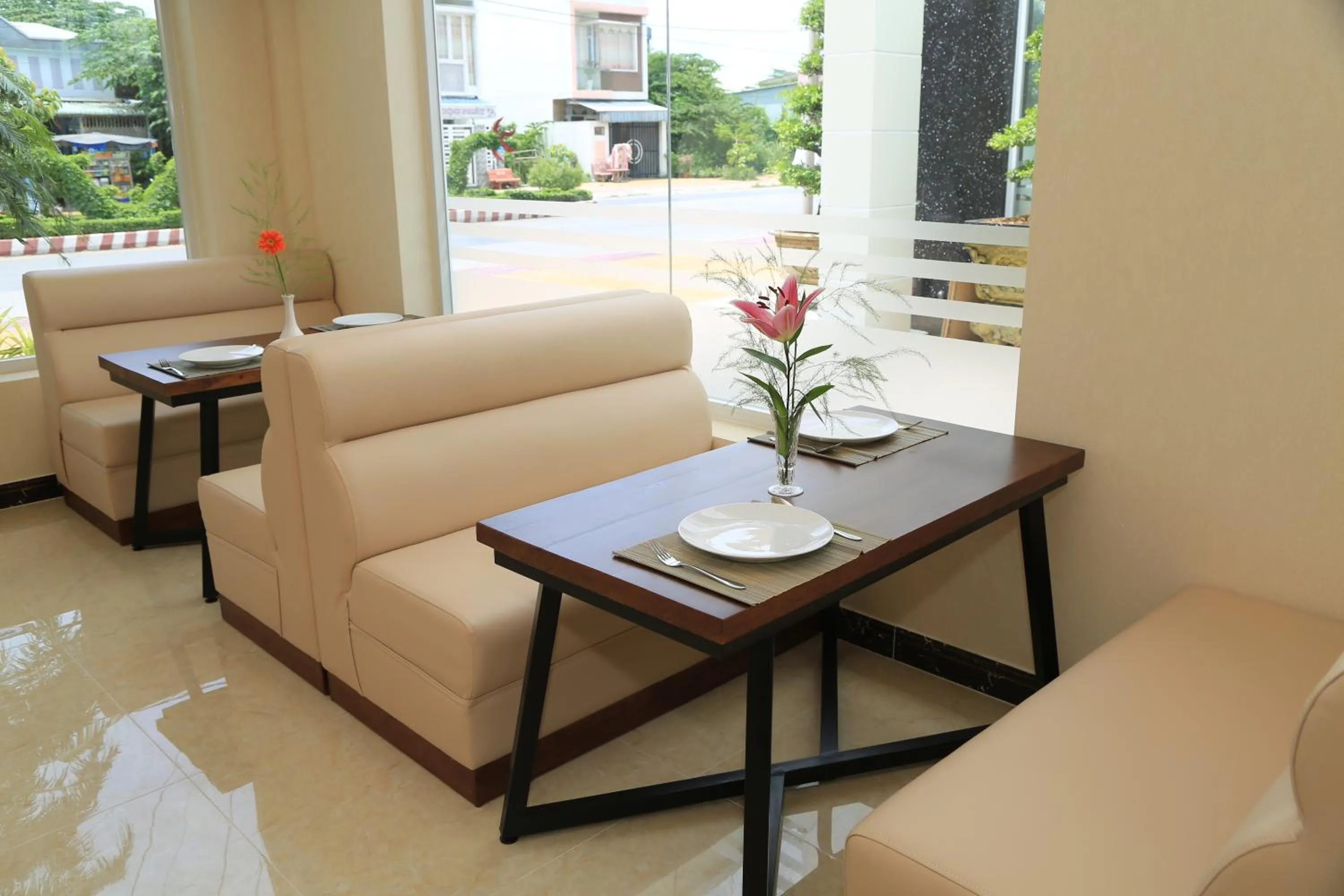 Restaurant/places to eat in Van Kim Long