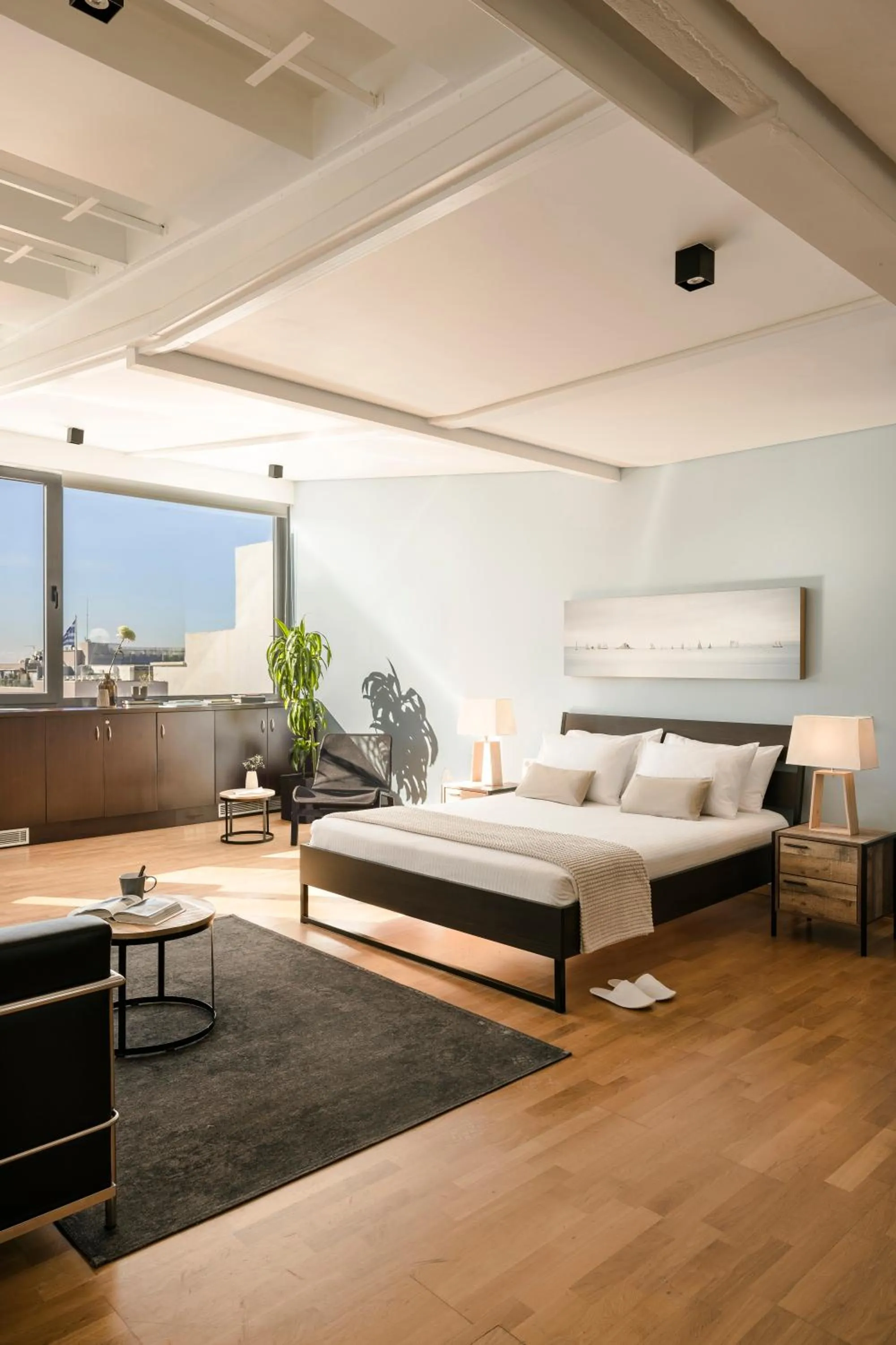 Bed in Aria Acropolis Suites, Troulanda