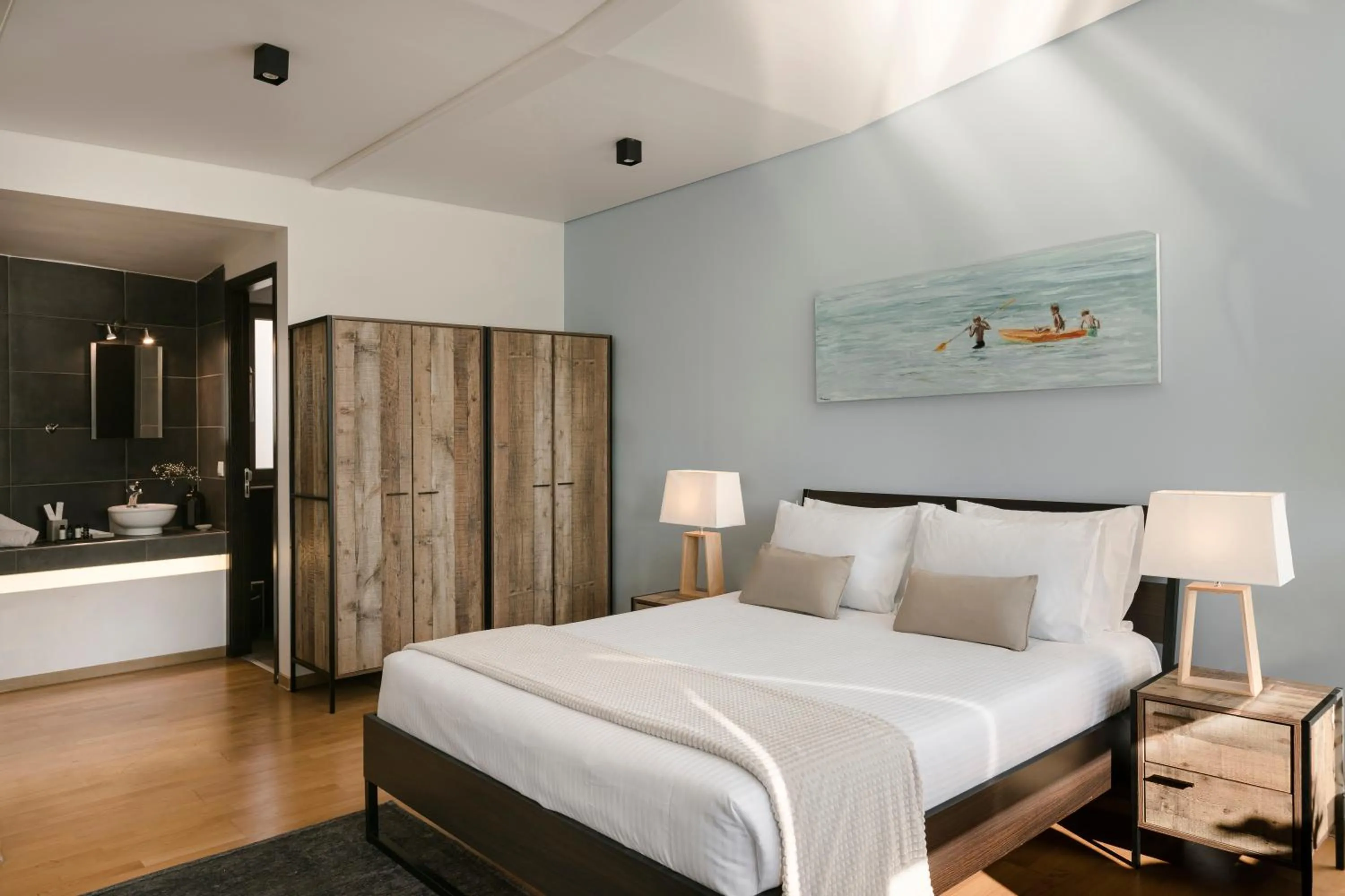 Bed in Aria Acropolis Suites, Troulanda