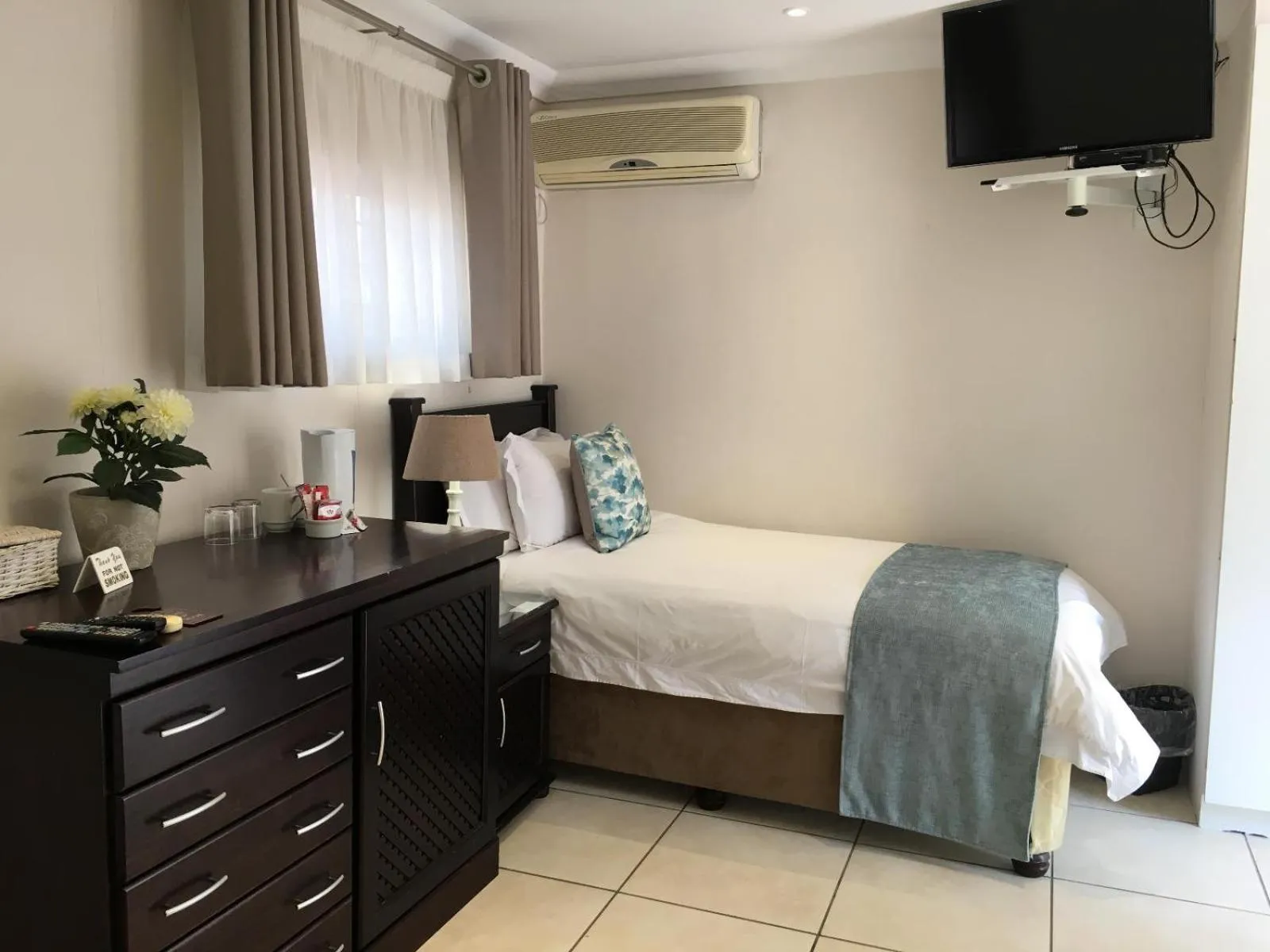 Bed in Peaches & Cream Bed & Breakfast