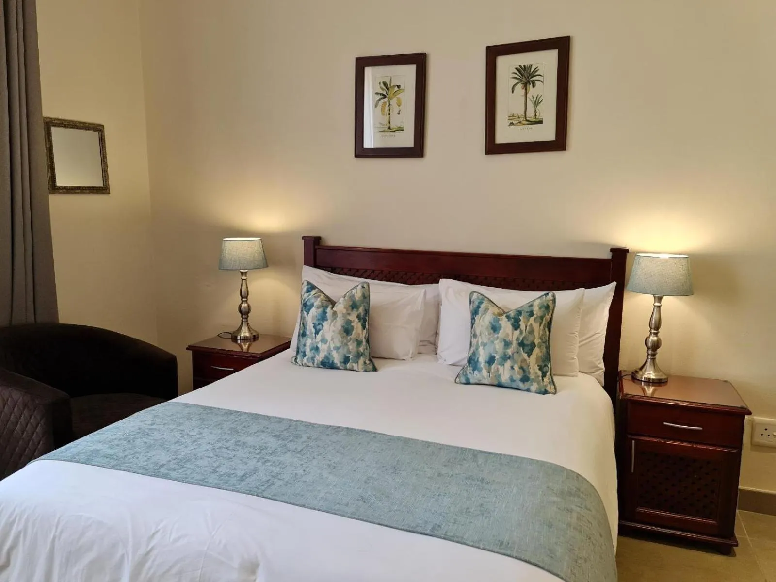 Photo of the whole room, Bed in Peaches & Cream Bed & Breakfast