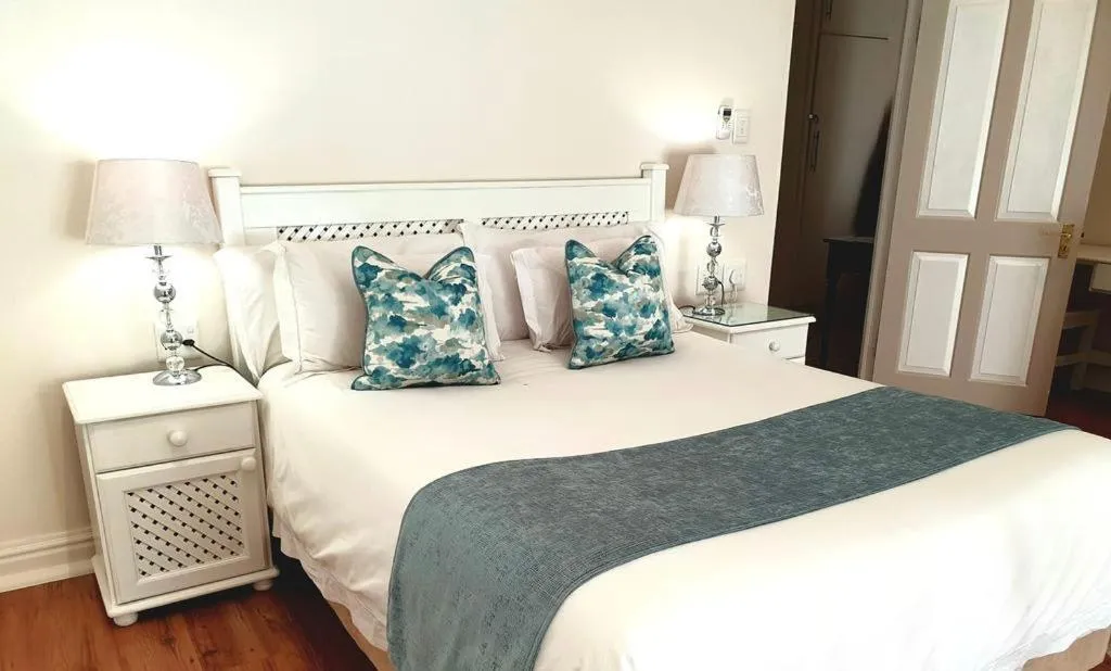 Photo of the whole room, Bed in Peaches & Cream Bed & Breakfast