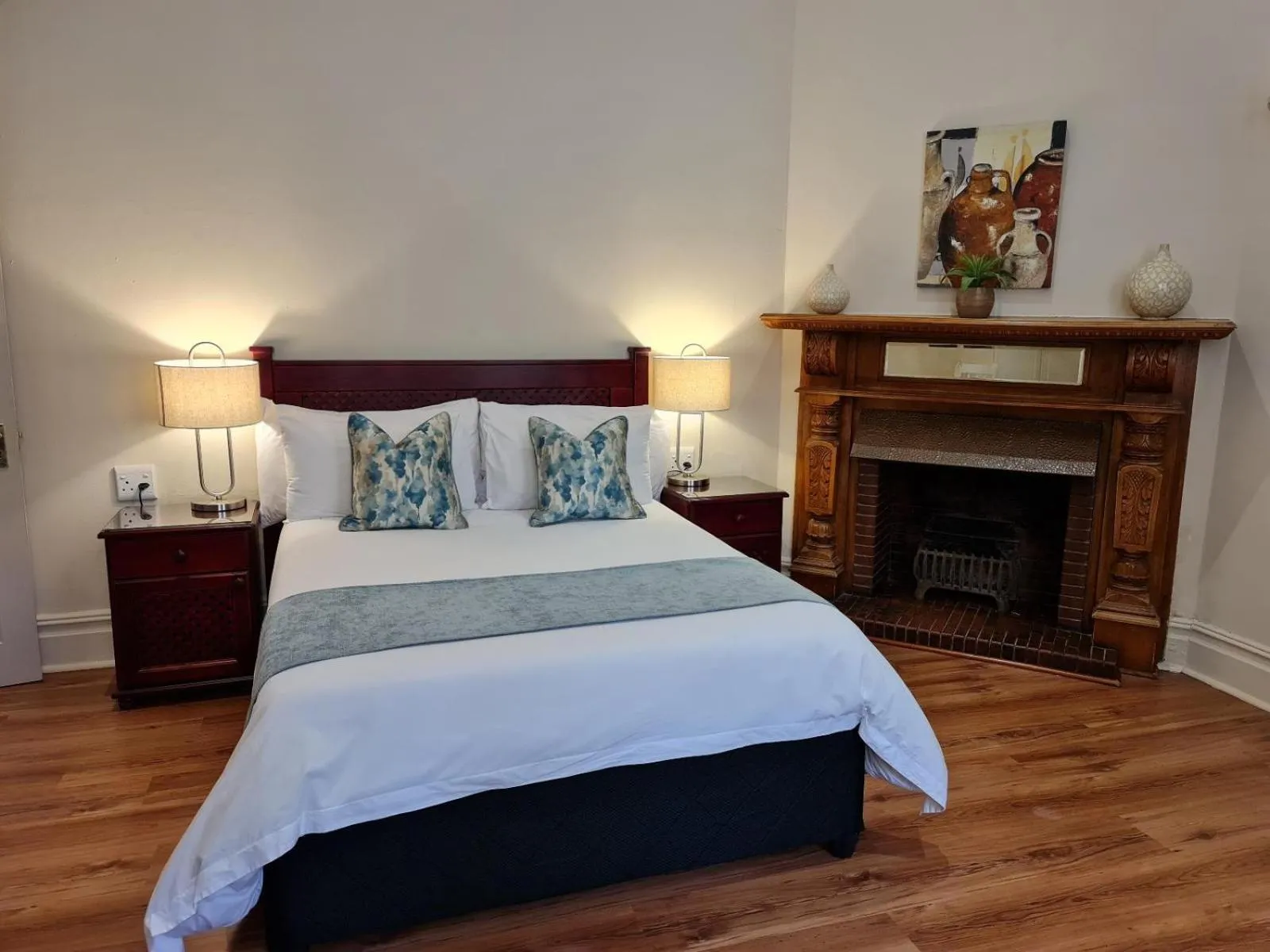 Bed in Peaches & Cream Bed & Breakfast