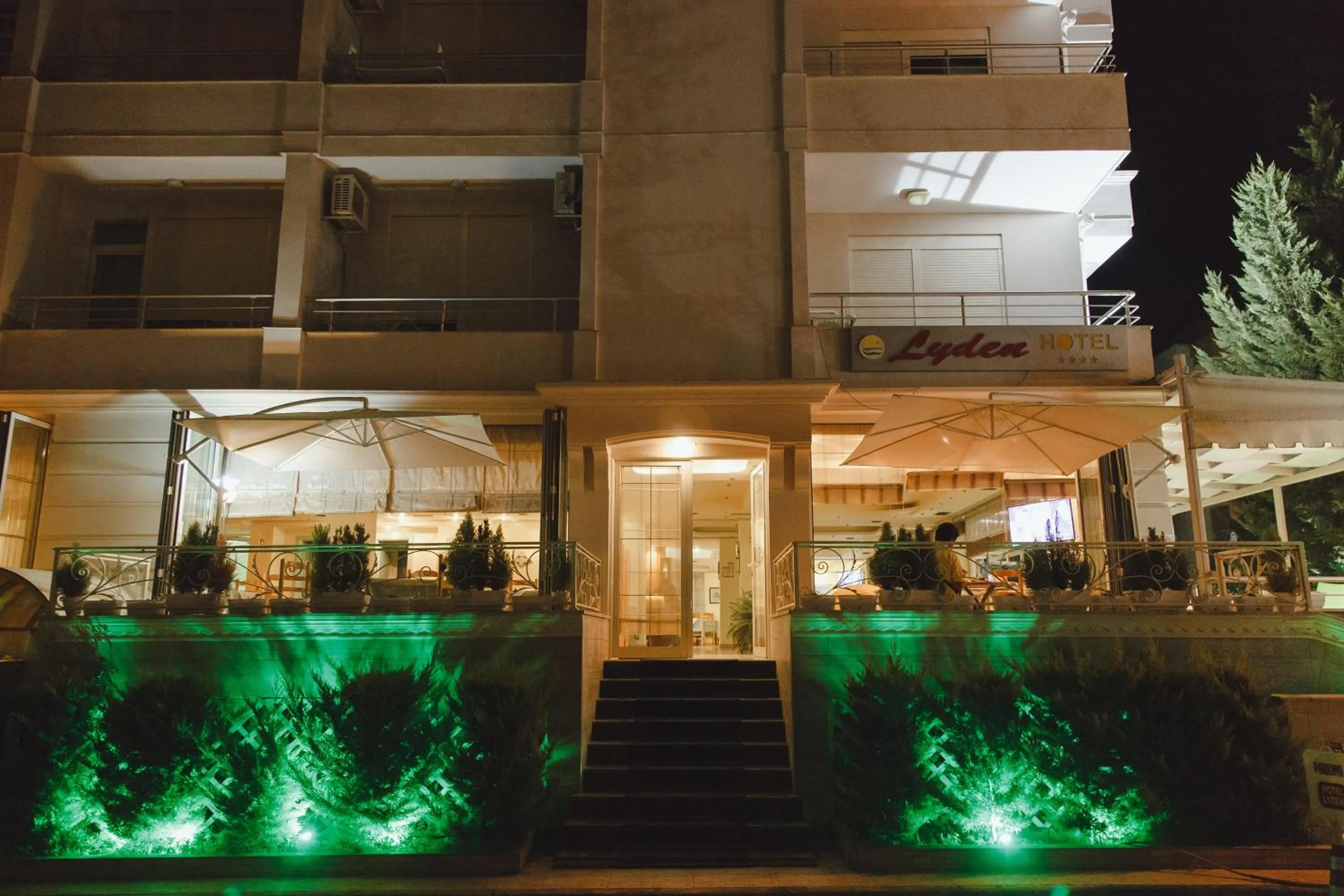 Property building in Lyden Hotel