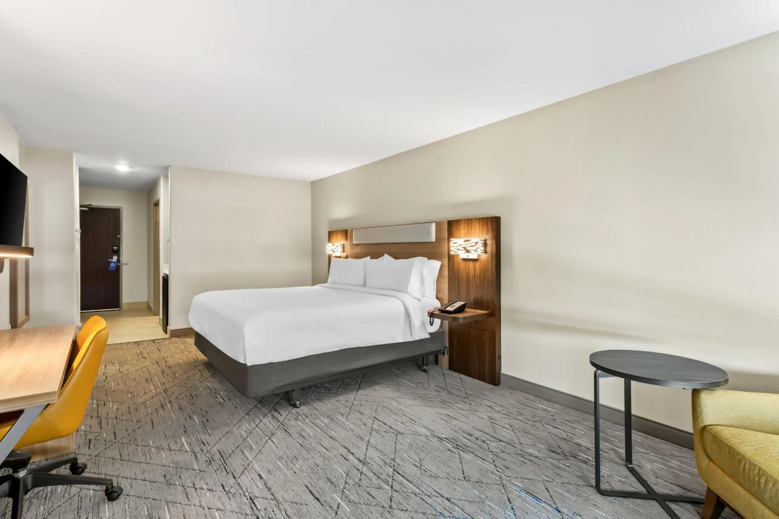 Bedroom, Bed in Holiday Inn Express and Suites Hotel - Pauls Valley by IHG