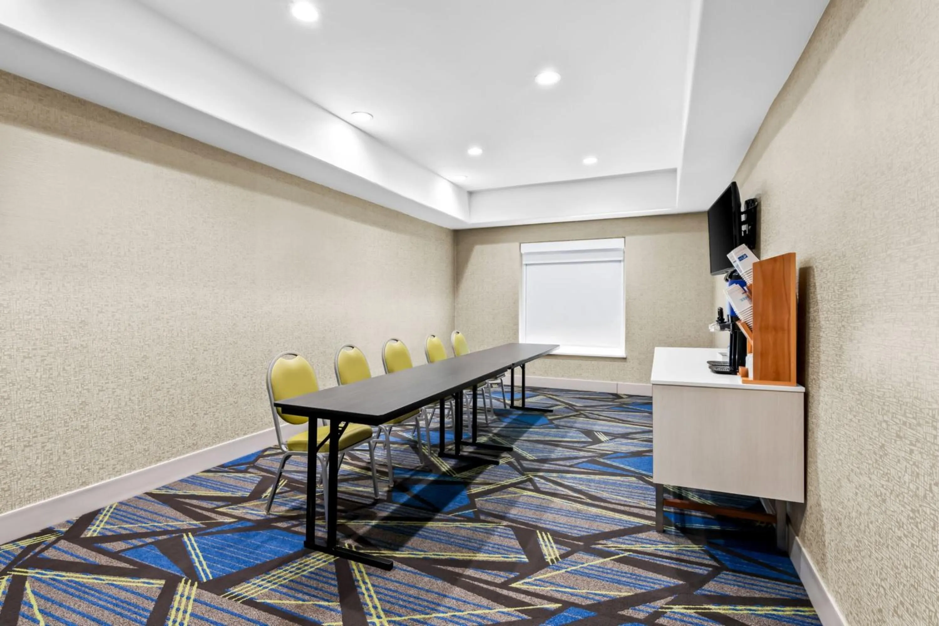 Meeting/conference room in Holiday Inn Express and Suites Hotel - Pauls Valley by IHG