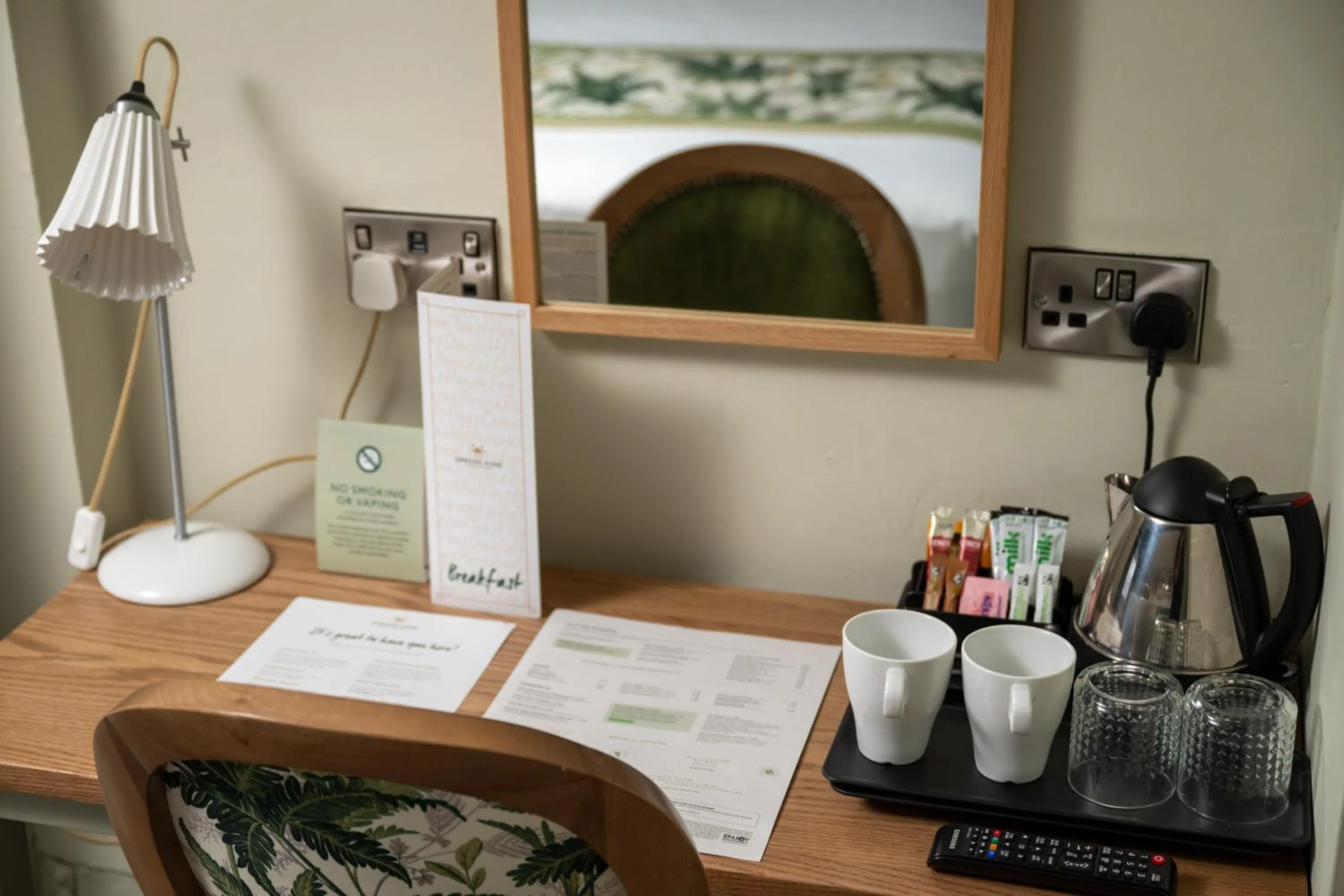 Coffee/tea facilities in Rockingham Arms By Greene King Inns