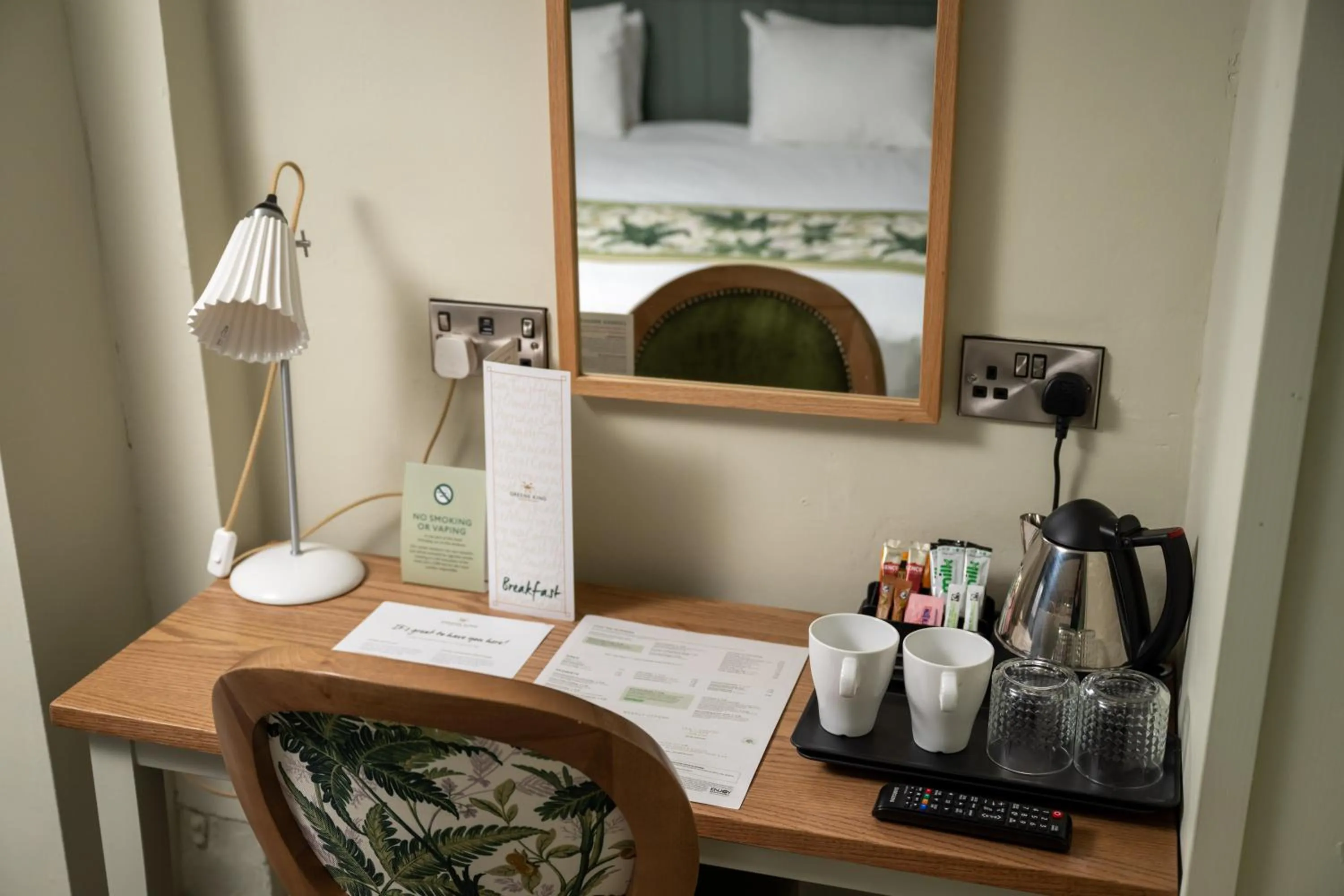 Coffee/tea facilities in Rockingham Arms By Greene King Inns