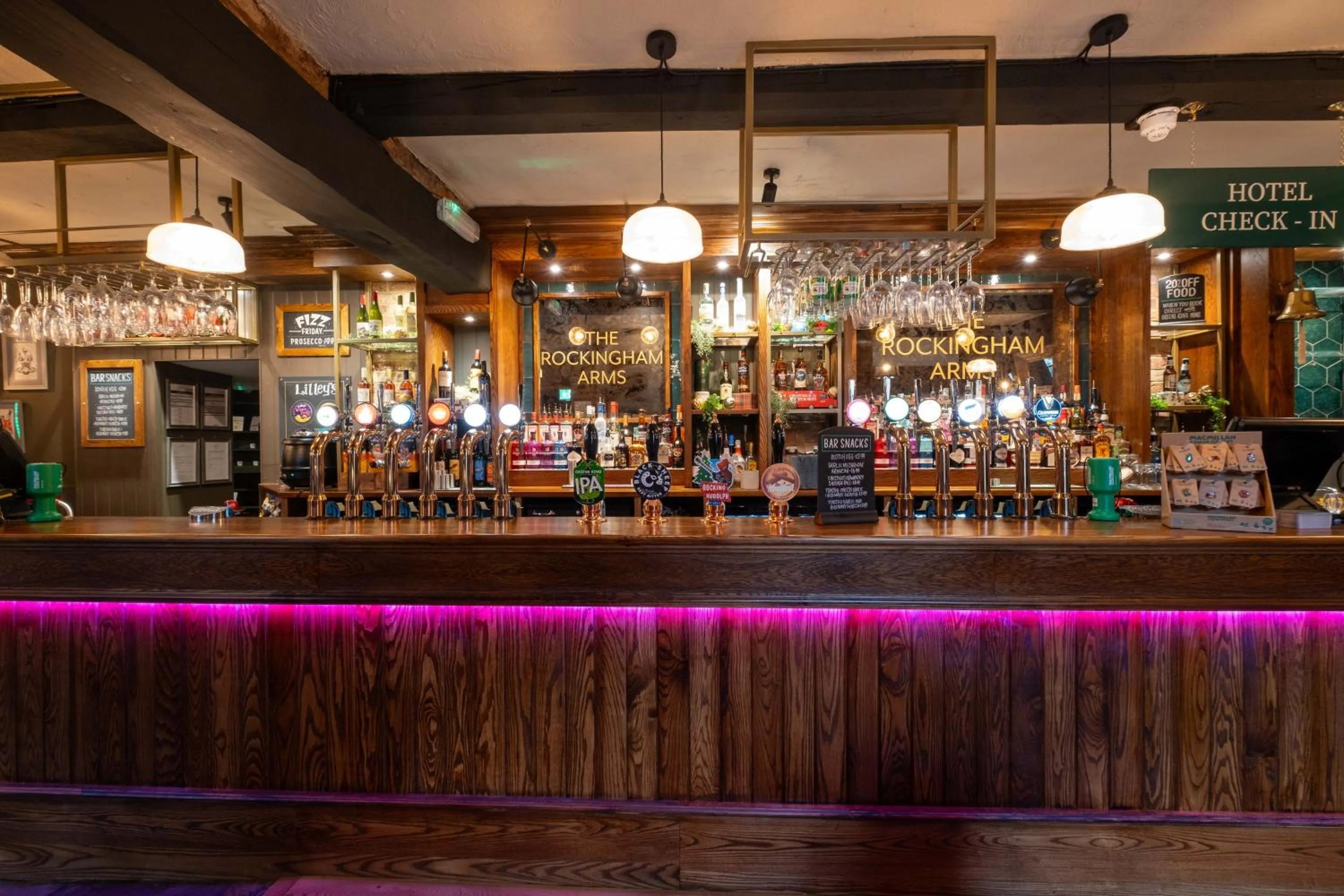 Lounge or bar in Rockingham Arms By Greene King Inns